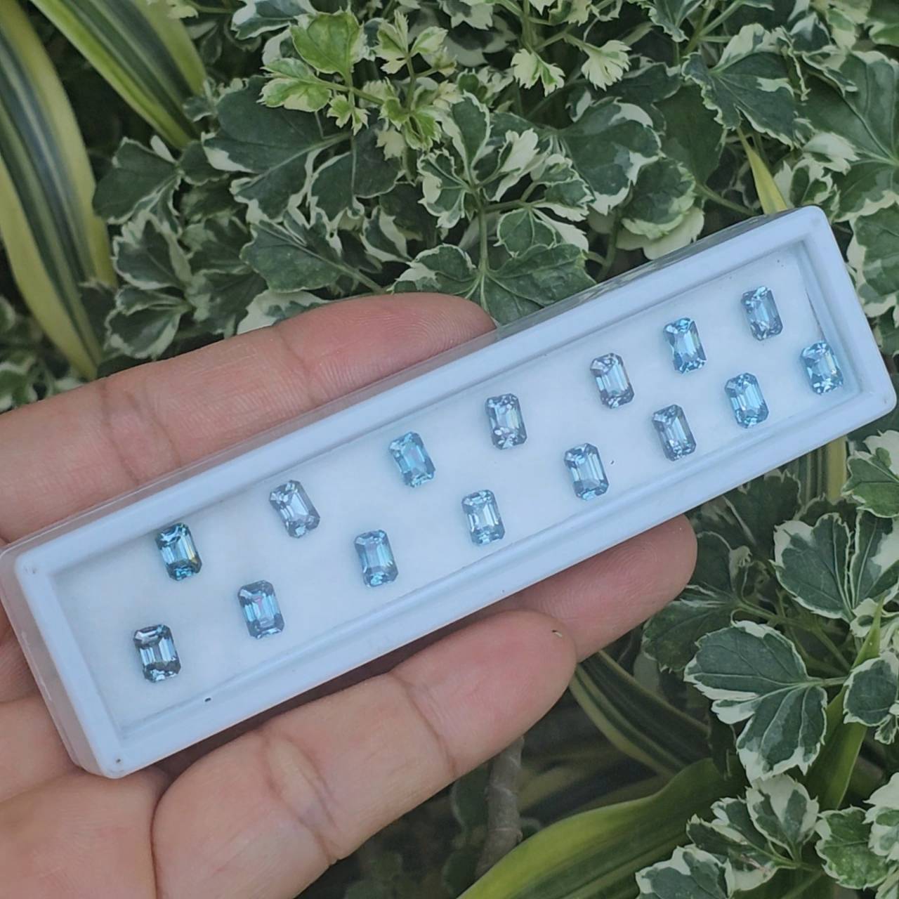 พลอย เพทาย (Zircon) 15.05 กะรัต (Cts.) 15 (Pcs.) พลอยแท้ อัญมณีมงคลประจําวันเกิด เครื่องประดับพลอย