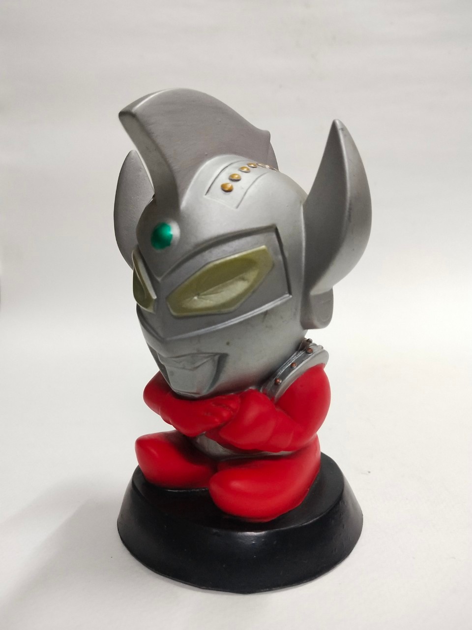 กระปุกออมสิน อุลตร้าแมนทาโร่ งานเก่าเก็บสะสม มีรอยบ้างตามสภาพ ไม่มีฝาหลัง