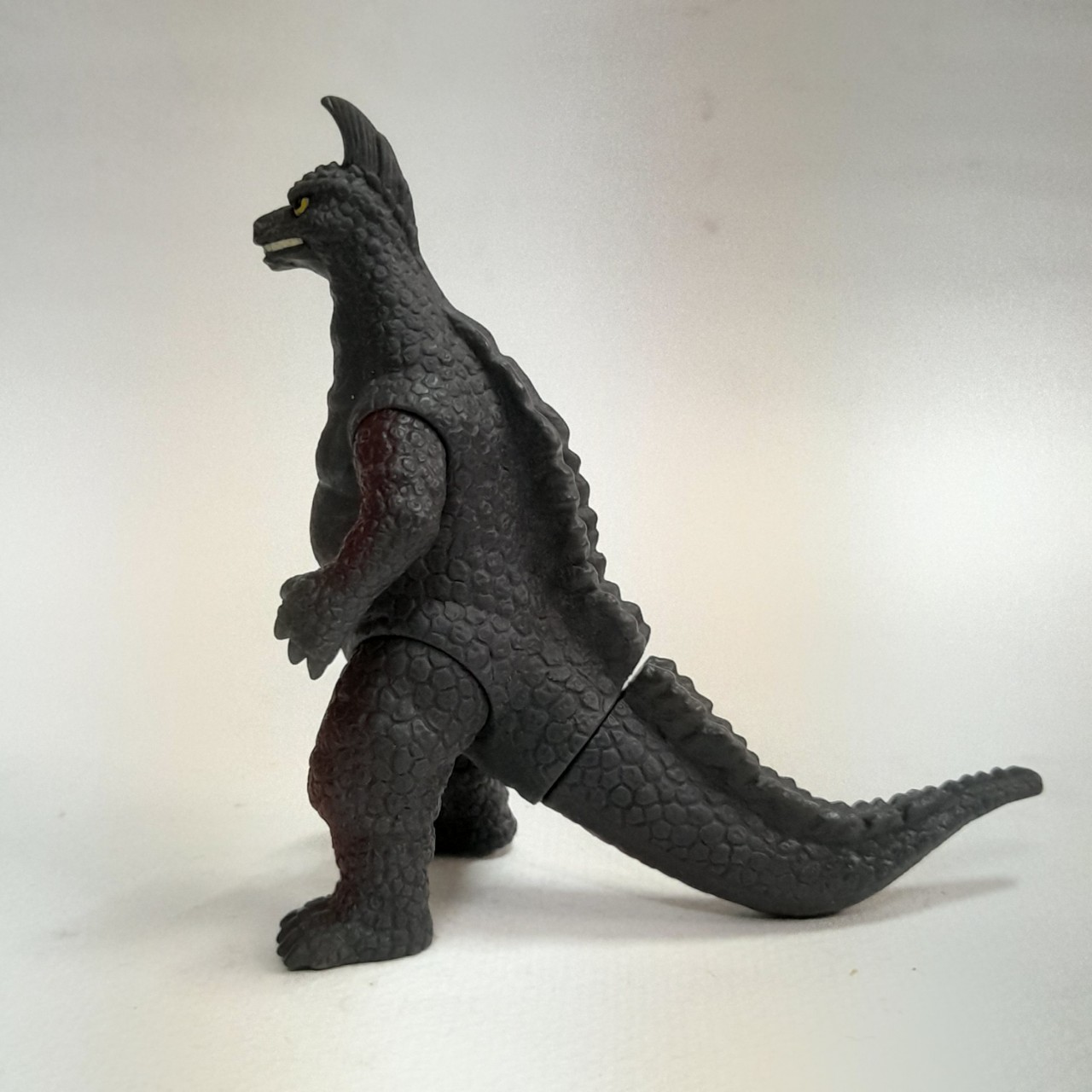 มีหลายภาพ,ซอฟ 4นิ้ว สัตว์ประหลาด เอิร์ธตรอน จากอุลตร้าแมนแจ๊ค มือสองสภาพดี มีรอยบ้าง