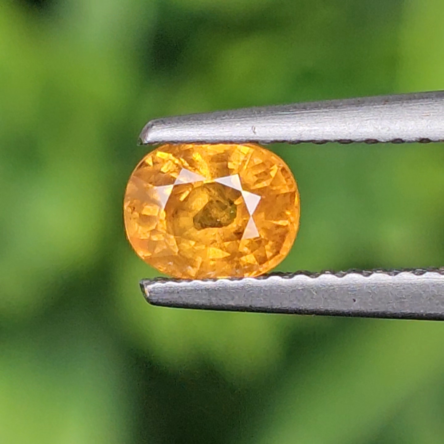 พลอย บุษราคัม yellow sapphire 0.82 กะรัต (Cts.) พลอยแท้ อัญมณีมงคลประจําวันเกิด เครื่องประดับพลอย