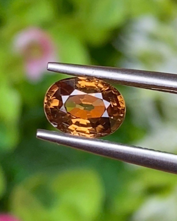 พลอย เพทาย (Zircon) 1.39 กะรัต (Cts.) พลอยแท้ อัญมณีมงคลประจําวันเกิด เครื่องประดับพลอย