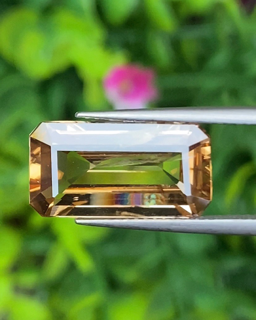 พลอย เพทาย Natural Zircon 8.86 กะรัต (Cts.) พลอยแท้อัญมณีมงคล ประจําวันเกิด เครื่องประดับพลอย