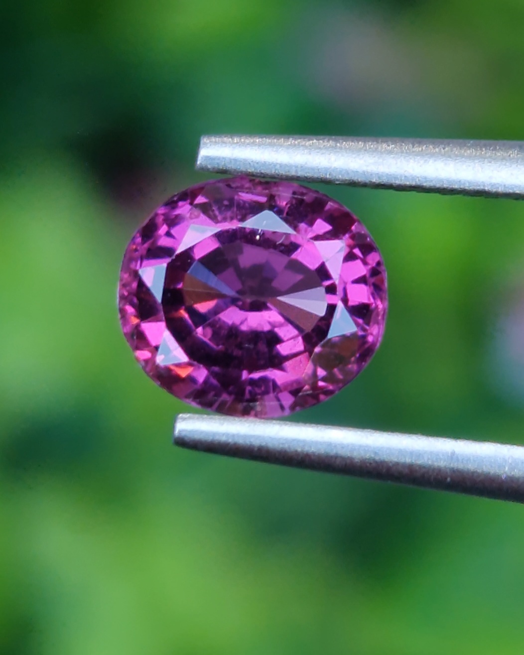 พลอย โรโดไลต์ กาเน็ท Rhodolite Garnet 1.07 กะรัต Cts.พลอยแท้ อัญมณีมงคลประจําวันเกิด เครื่องประดับพลอย