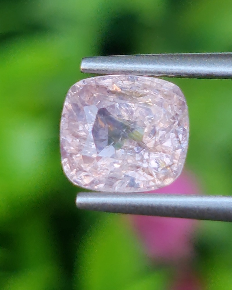 พลอย สปิเนล (Spinel) 1.41 กะรัต (Cts.) ดิบ (Unheated) พลอยแท้ อัญมณีมงคลประจําวันเกิด เครื่องประดับพลอย