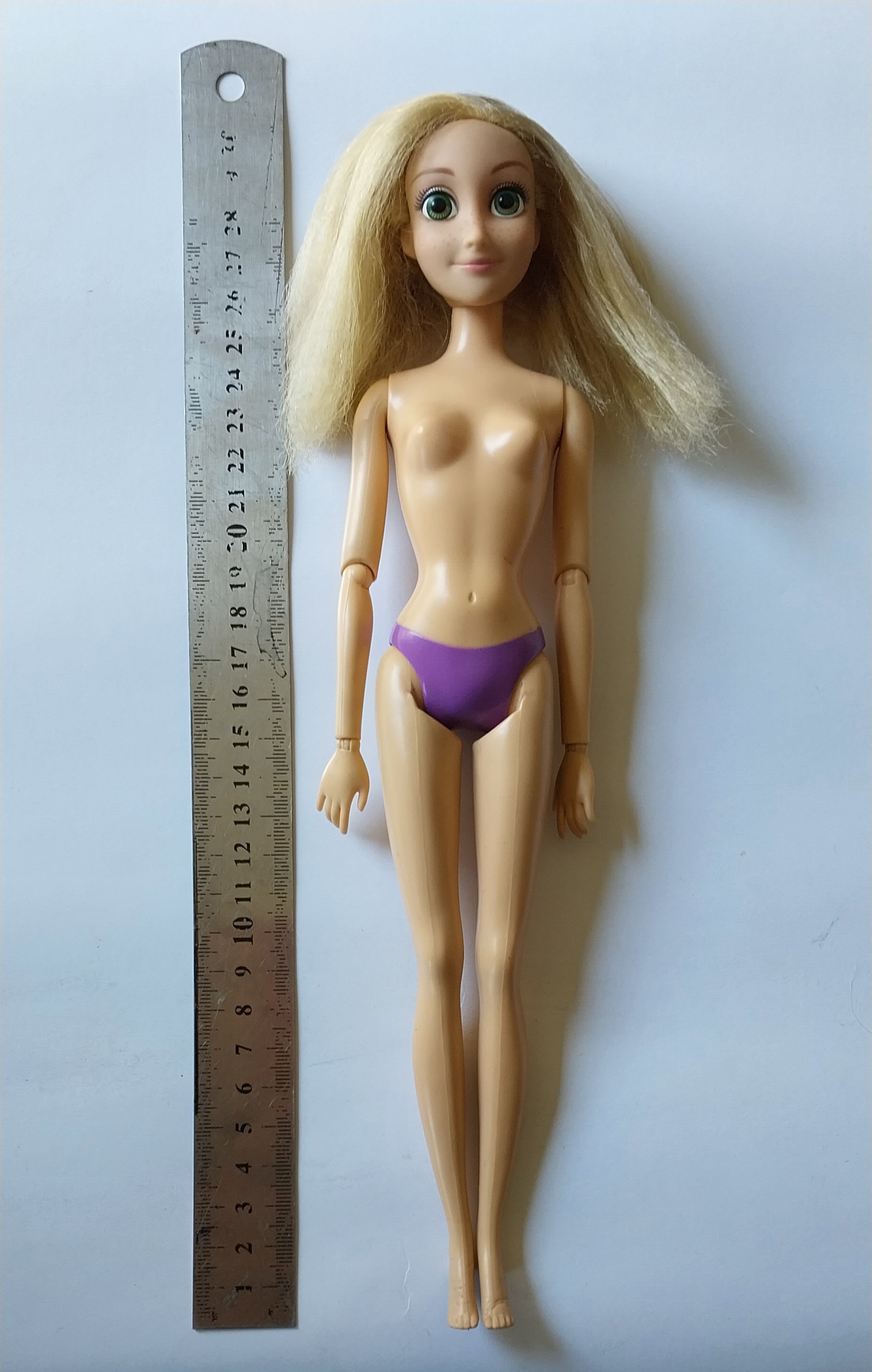 มือ2 มีหลายภาพ,ตุ๊กตา #เจ้าหญิงราพันเซล #ราปุนเซลแขนข้อต่อ ขายางพับงอได้ จาก ดิสนีย์สโตร์ **ตำหนิที่เท้า ตามภาพ ไม่มีส่วนใดหลวม แถมชุด รองเท้า มงกุฏ