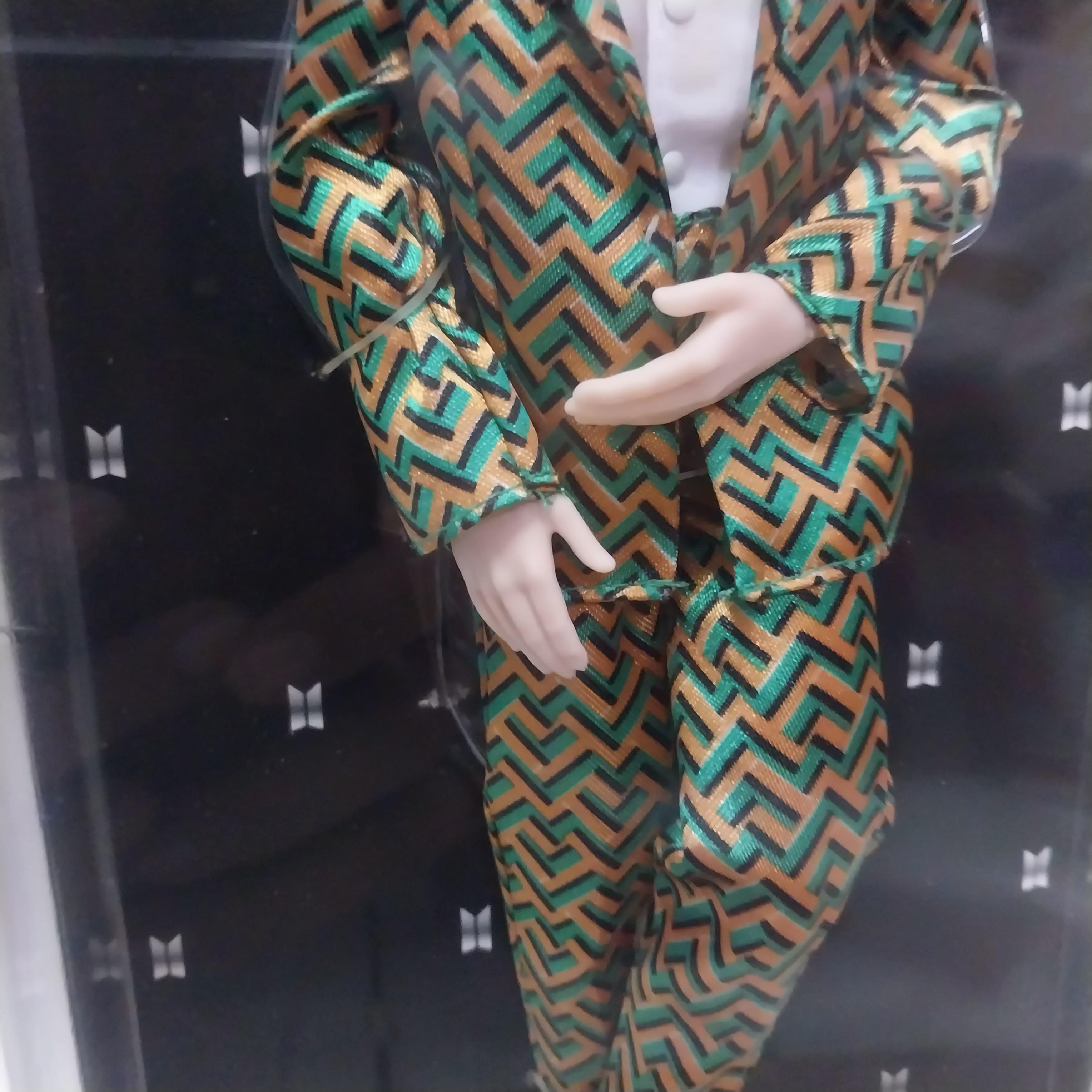 มีหลายภาพ มือ1 กล่องชำรุดบ้าง มีหลายภาพ ตุ๊กตาบอยแบรนด์เกาหลี BTS ของแท้แมทเทล