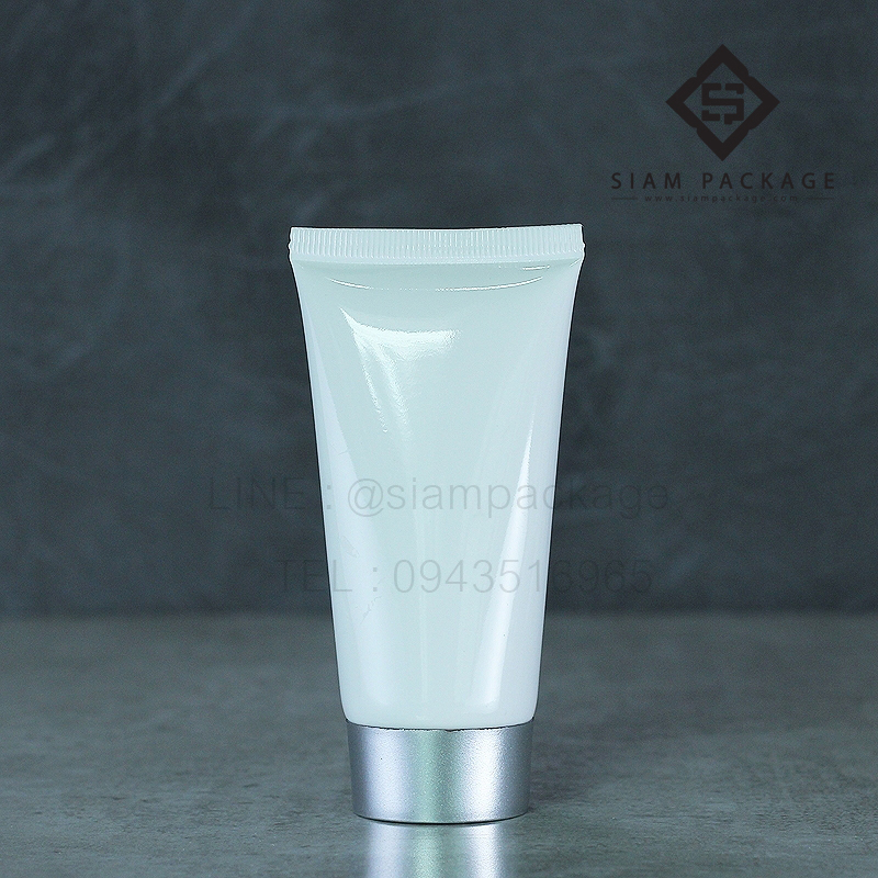 หลอดโฟมสีขาว 50g. ฝาเกลียวสีเงินด้าน