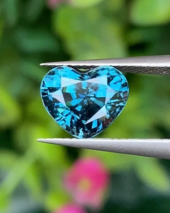 พลอย เพทาย (Zircon) 3.44 กะรัต (Cts.) พลอยแท้ อัญมณีมงคลประจําวันเกิด เครื่องประดับพลอย