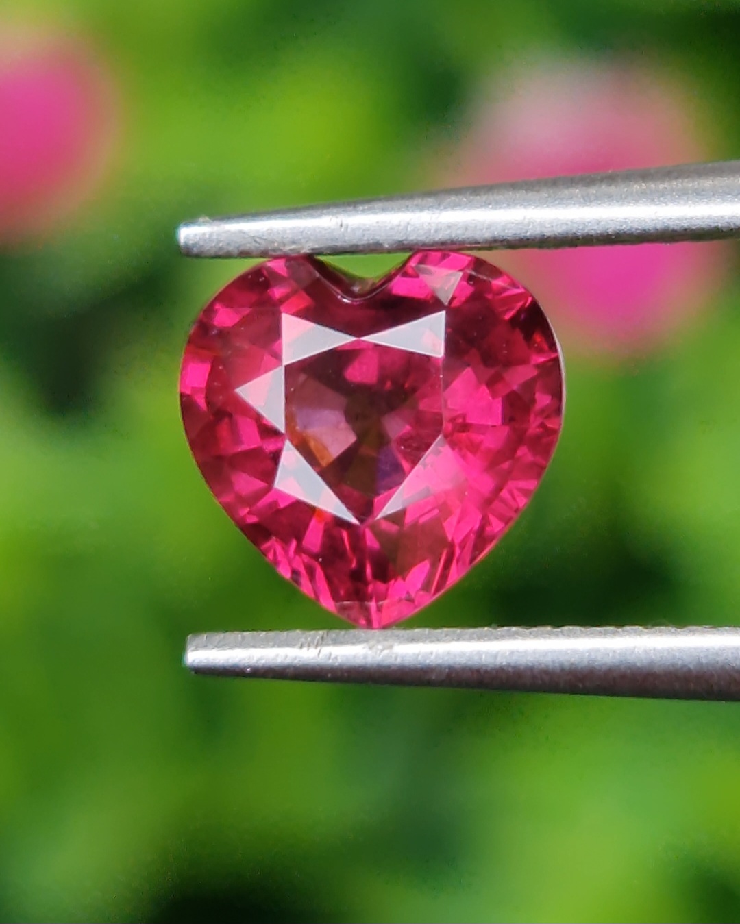 พลอย โรโดไลต์ กาเน็ท Rhodolite Garnet 1.53 กะรัต Cts.พลอยแท้ อัญมณีมงคลประจําวันเกิด เครื่องประดับพลอย