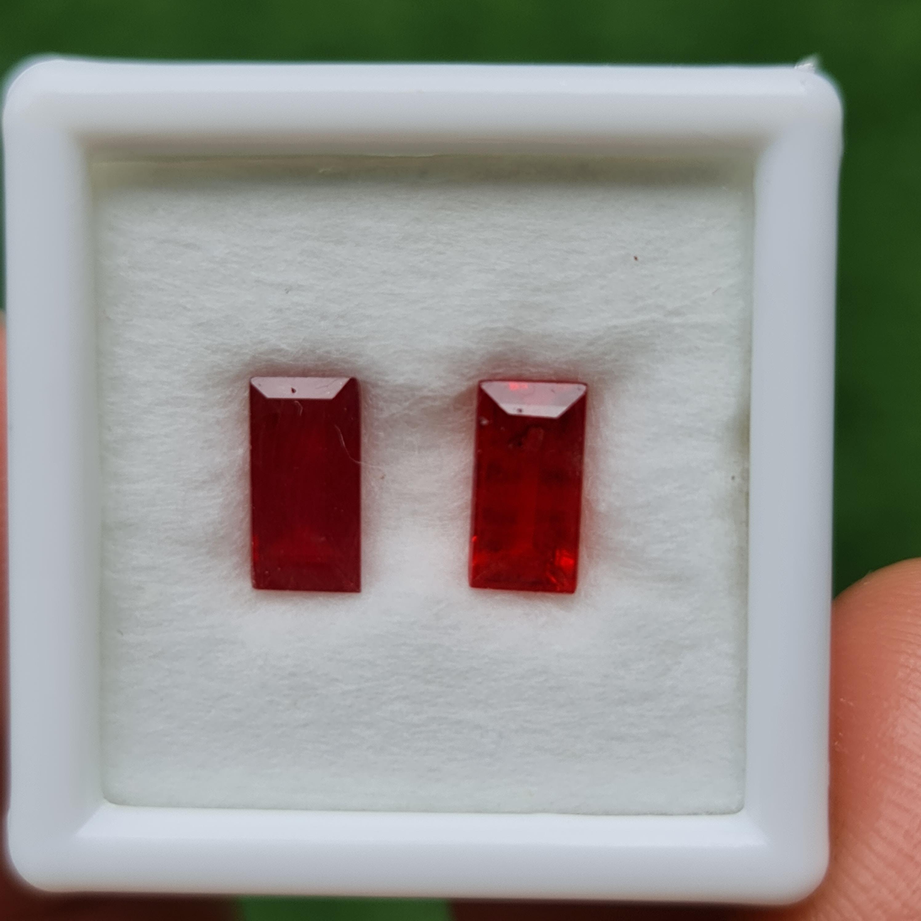 พลอย คู่ ออเรนจ์ แซฟไฟร์ Orange Sapphire 2 เม็ด 2.01 กะรัต (Cts.) พลอยแท้ อัญมณีมงคลประจําวันเกิด เครื่องประดับพลอย