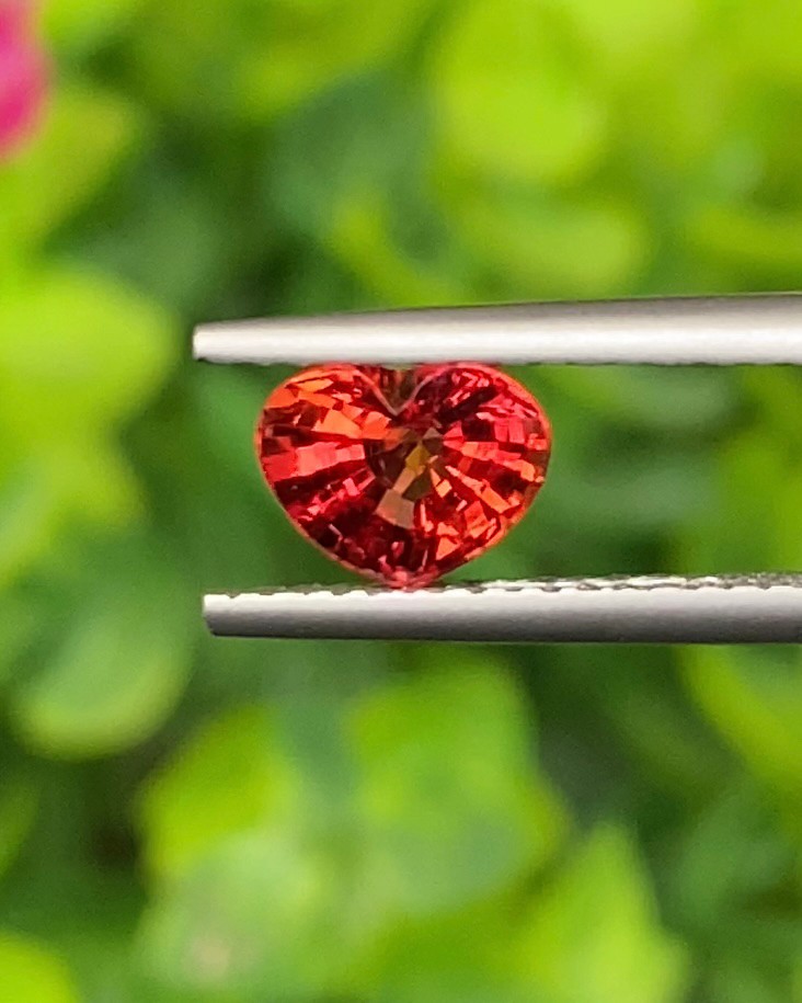 พลอย ทับทิม ซองเจีย (Songea Ruby Sapphire) 1.02 กะรัต (Cts.) พร้อมใบเซอร์ พลอยแท้ อัญมณีมงคลประจําวันเกิด เครื่องประดับพลอย