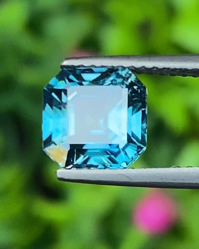 พลอย เพทาย (Zircon) 3.54 กะรัต (Cts.) พลอยแท้ อัญมณีมงคลประจําวันเกิด เครื่องประดับพลอย