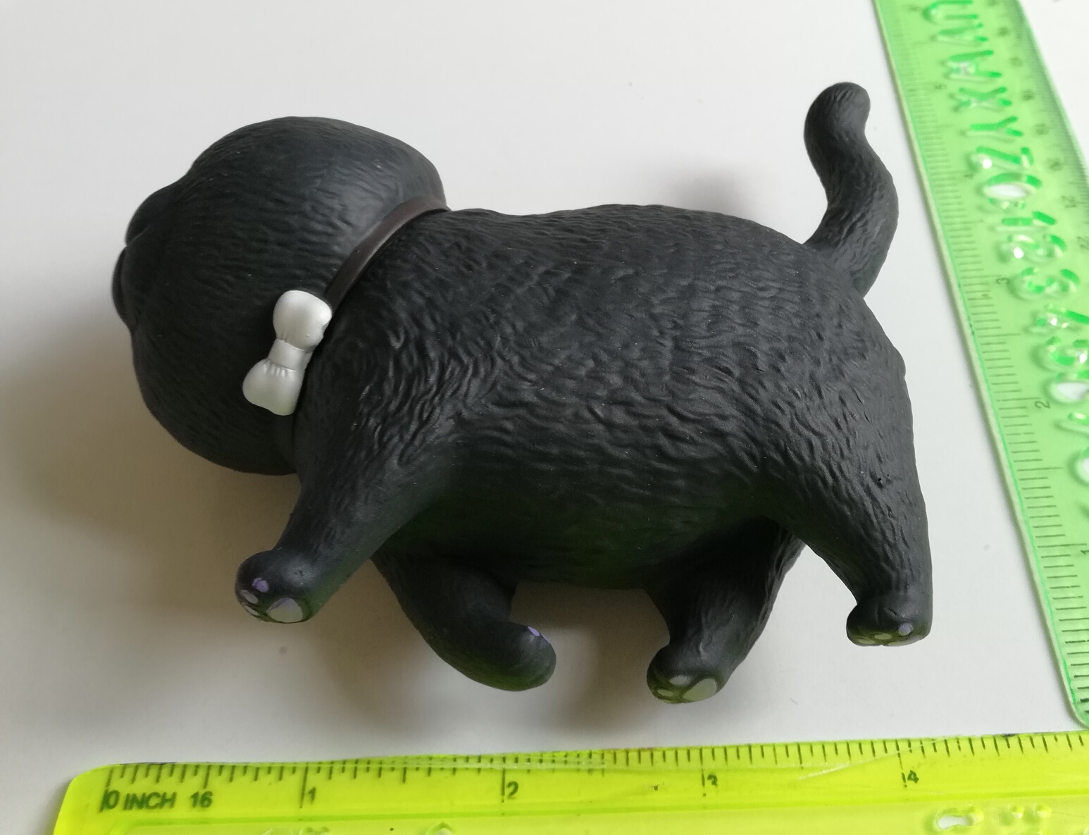 โมเดล "แมวอ้วน Cat Bells 5." " ตัวดำ หูฟ้า เท้าม่วง ขนาดตามภาพ วัสดุ :พลาสติก