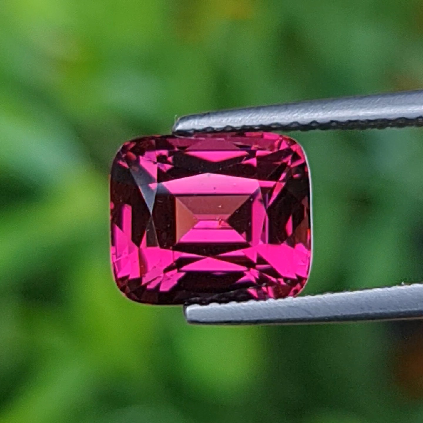 พลอย อุมบาไลต์ การ์เน็ต Umbalite Garnet 3.97 กะรัต (Cts.) ดิบ Unheated พร้อมใบเซอร์ พลอยแท้ อัญมณีมงคลประจําวันเกิด เครื่องประดับพลอย