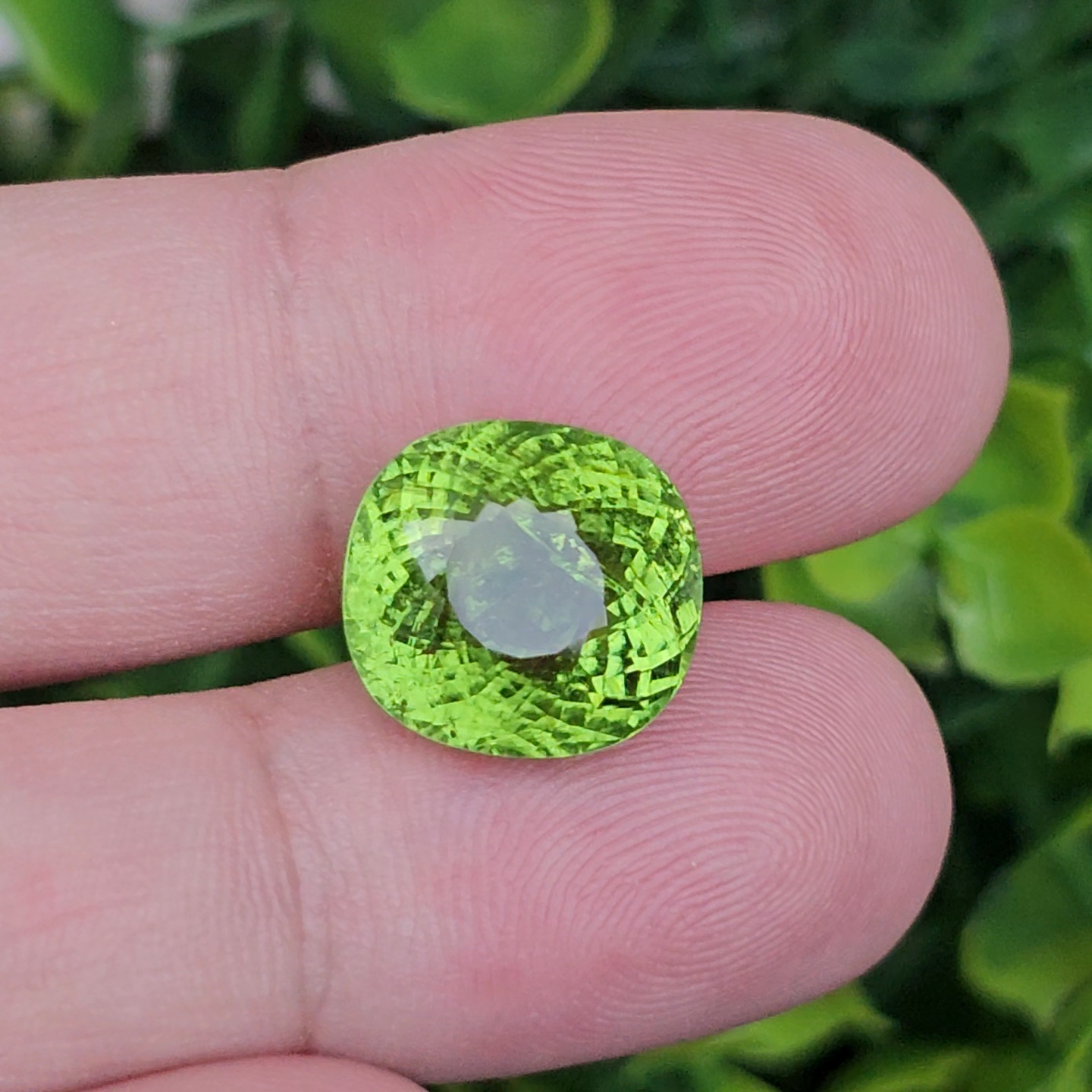 พลอย พาไรบ้า ทัวร์มาลีน Paraiba Tourmaline 11.02 กะรัต (Cts.) *สีพิเศษ เขียวนีออน neon green พร้อมใบเซอร์ พลอยแท้อัญมณีมงคล ประจําวันเกิด เครื่องประดับพลอย