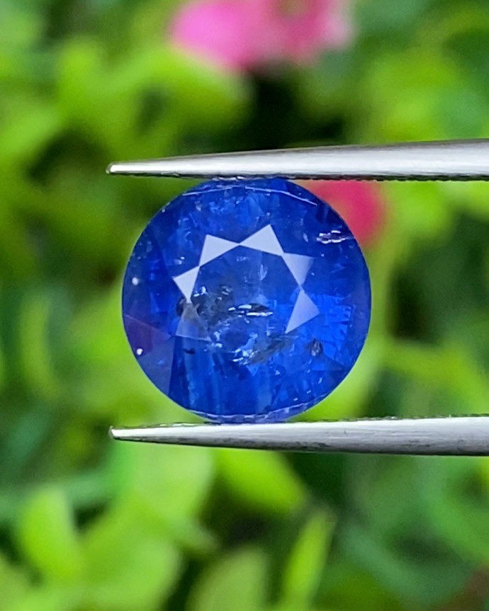 พลอย ไพลิน (Blue Sapphire) 5.02 กะรัต (Cts.) สีพิเศษ รอยัล บลู (Royal Blue) พร้อมใบเซอร์ พลอยแท้ อัญมณีมงคลประจําวันเกิด เครื่องประดับพลอย