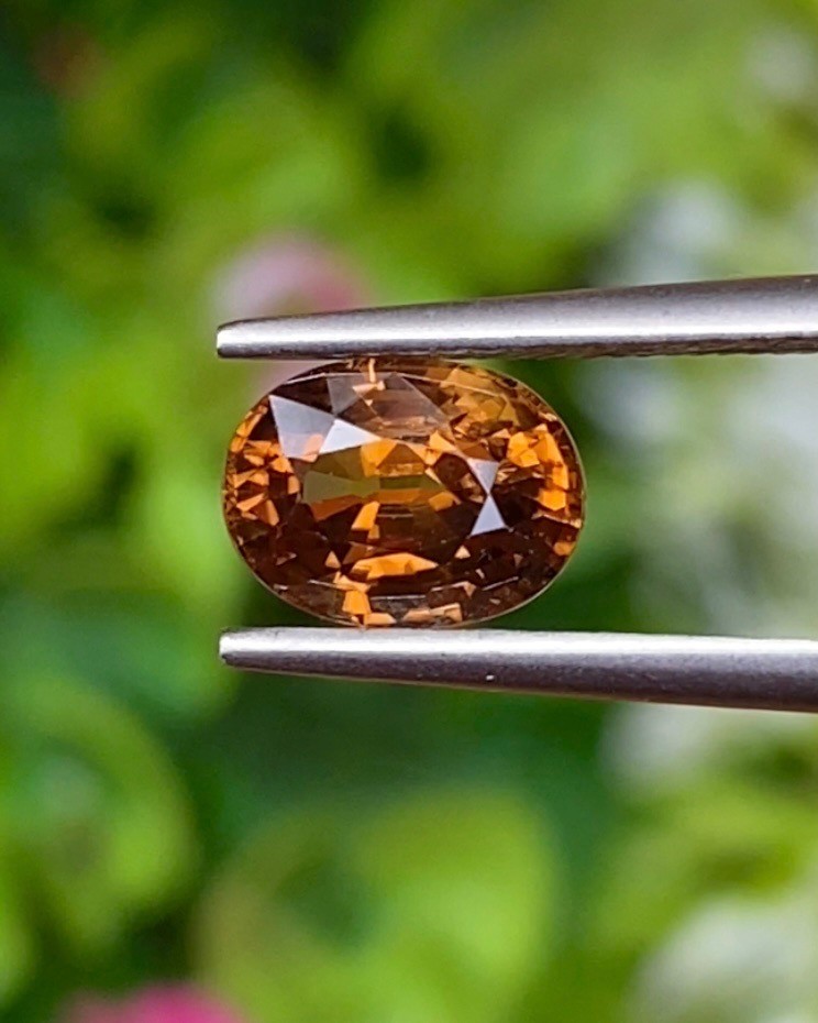 พลอย เพทาย (Zircon) 1.85 กะรัต (Cts.) พลอยแท้ อัญมณีมงคลประจําวันเกิด เครื่องประดับพลอย