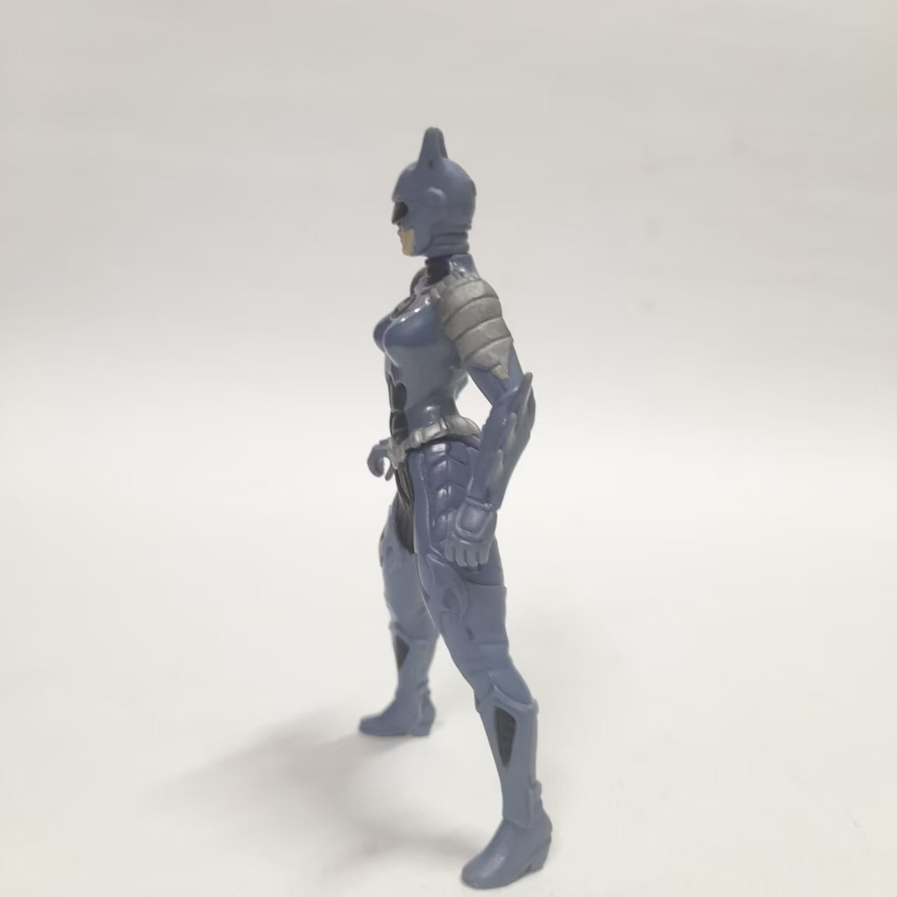 แอคชั่นฟิกเกอร์ ขนาด 4-4.5 นิ้ว แบทเกิร์ล จากภาพยนตร์ แบทแมนแอนด์โรบิน ภาคหนังโรง งานเก่า หายาก ไม่มีแพค มีเท่าที่เห็น มือสองสภาพดีมีรอยบ้าง