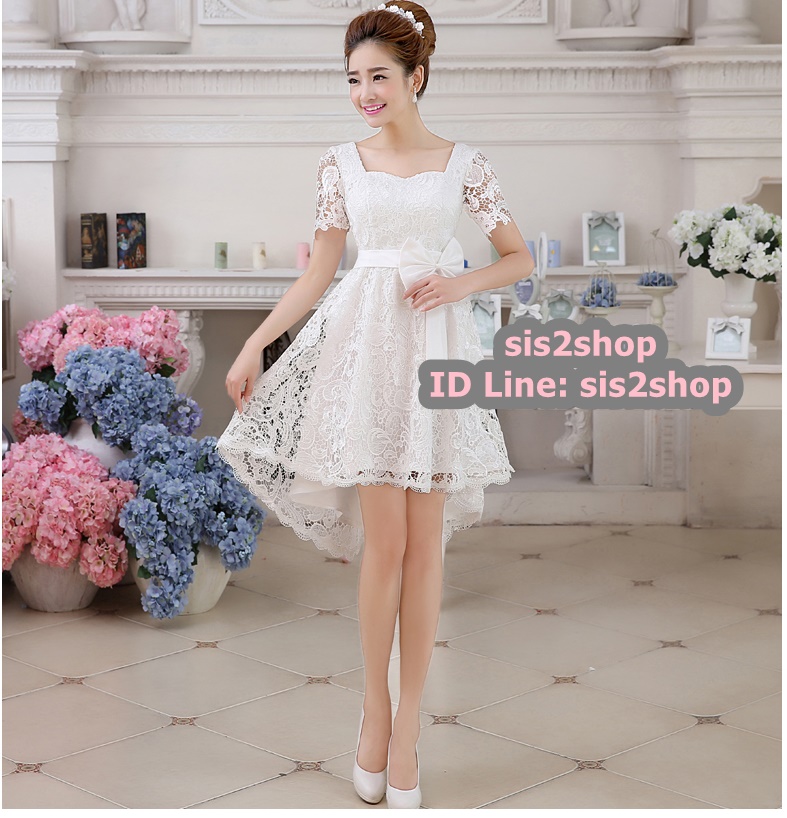 พร้อมส่ง ชุดราตรีสั้น สีขาว แขนสั้น หน้าสั้นหลังยาว แต่งลูกไม้ และโบว์ ช่วงเอว