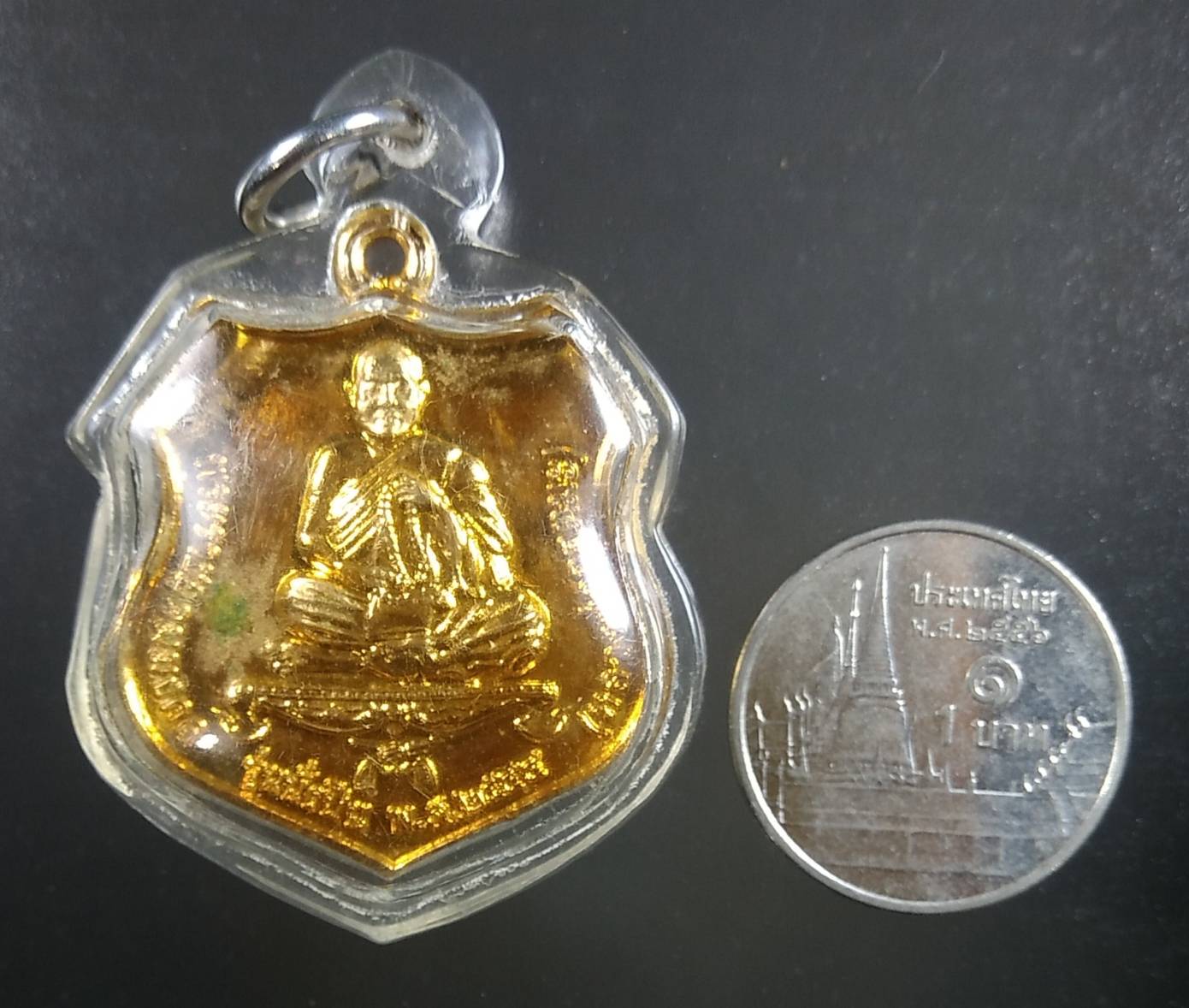 A1608 หลวงพ่ออุตตมะ วัดวังวิเวการาม จ.กาญจนบุรี ปี2544 รุ่นนั่งปืน