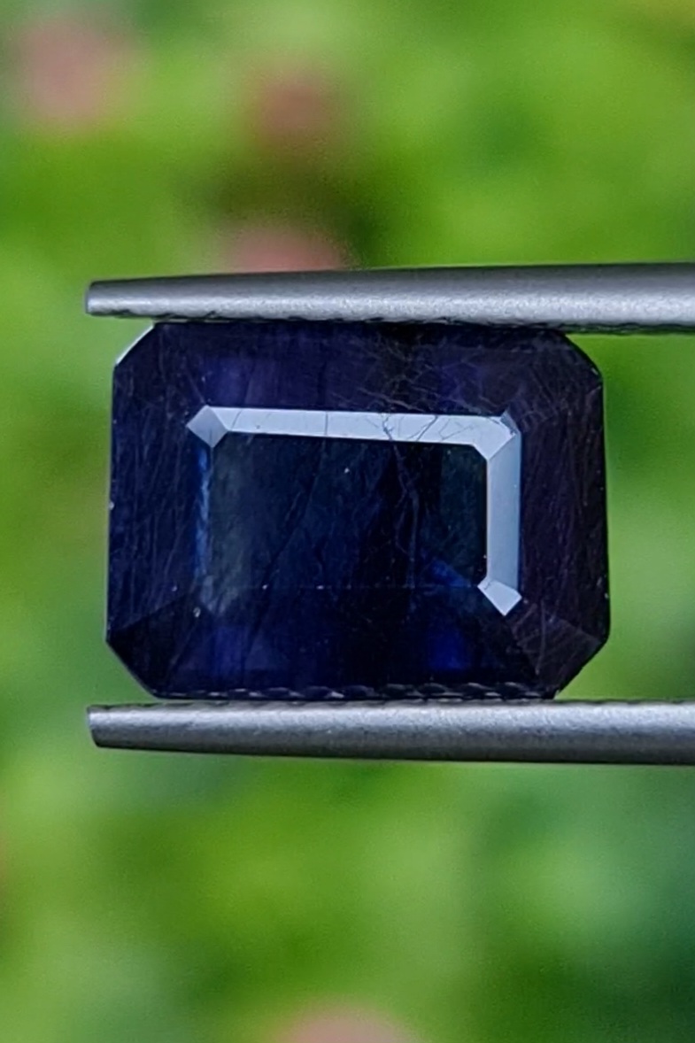 พลอย ไพลิน ( Blue Sapphire) 5.68 กะรัต (Cts.) พลอยแท้ อัญมณีมงคลประจําวันเกิด เครื่องประดับพลอย