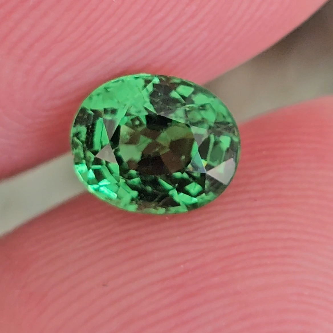 พลอย ซาโวไรท์ Tsavorite Garnet 1.16 กะรัต (Cts.) ดิบ Unheated พร้อมใบเซอร์ อัญมณีมงคลประจําวันเกิด เครื่องประดับพลอย