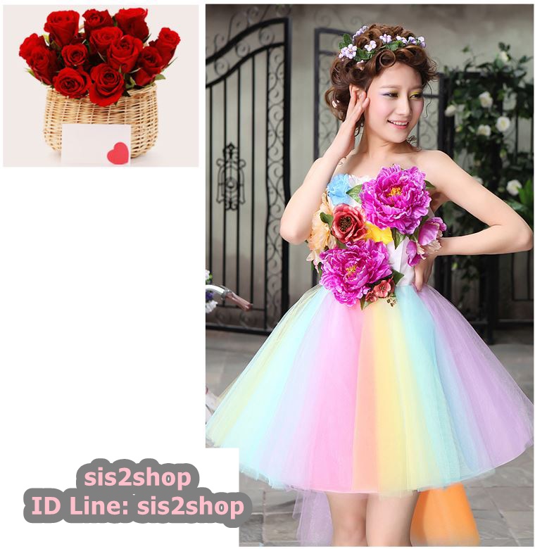 พร้อมเช่า ชุดแฟนซีสั้น แบบเกาะอก แต่งดอกไม้หลากสี กระโปรงสายรุ้ง ชายด้านหลังยาว (ซิปหลัง)