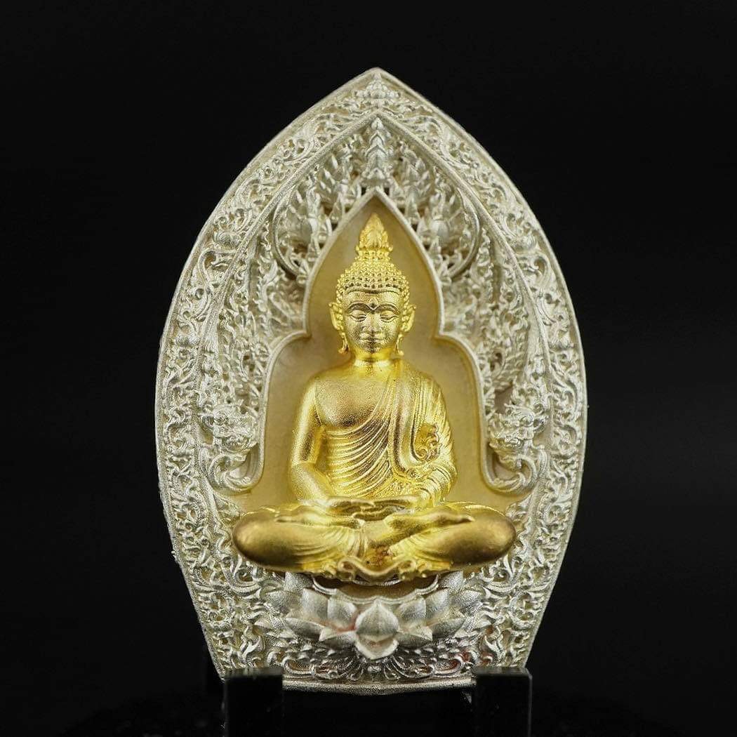 พระกริ่งเจ้าสัวเสวยสุข เนื้อเงินวาว องค์ชุบทอง ขนาด 2.45 X 3.5 เซนติเมตร