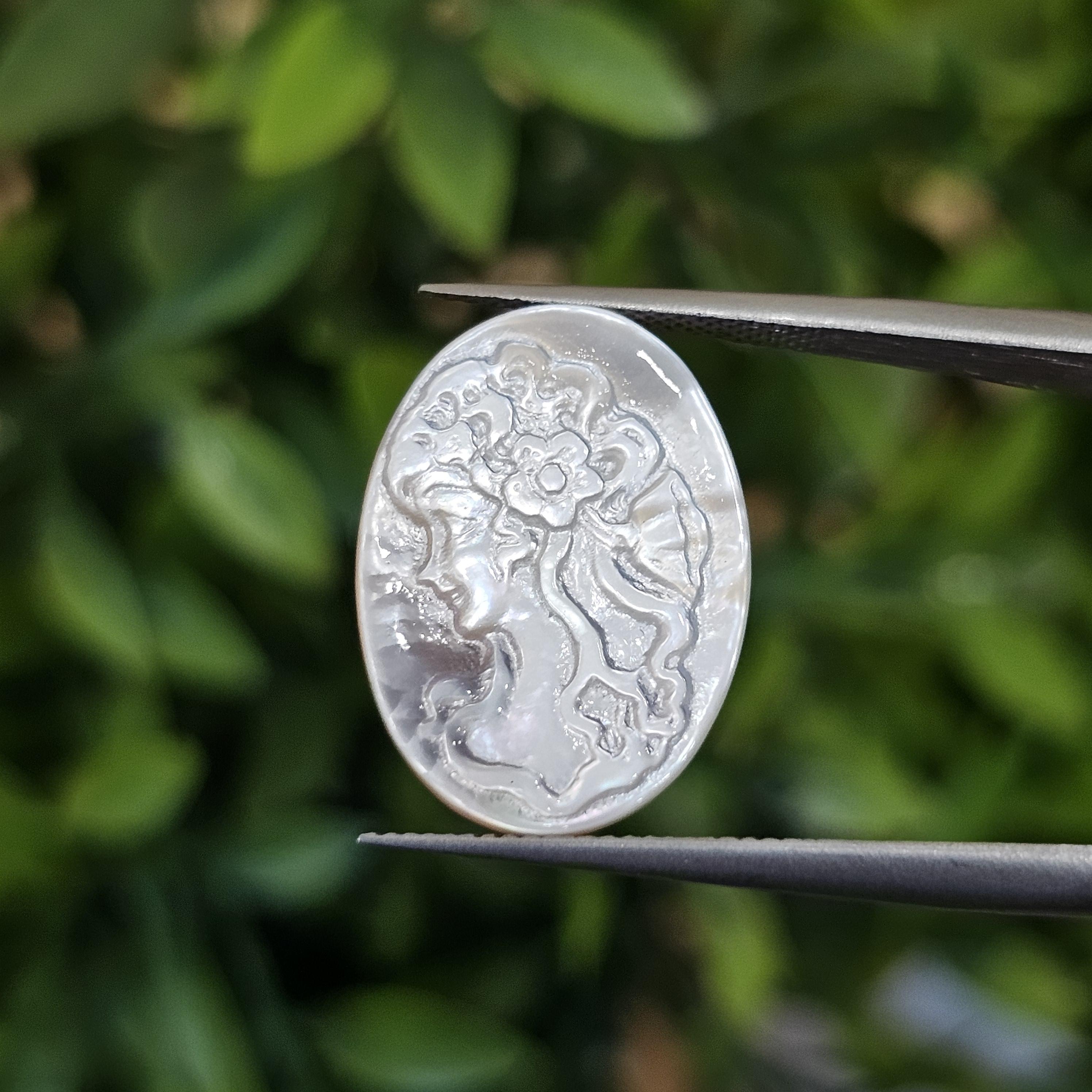 เปลือกหอยมุก แกะสลัก Pearl Shell Carved 4.12 กะรัต (Cts.)