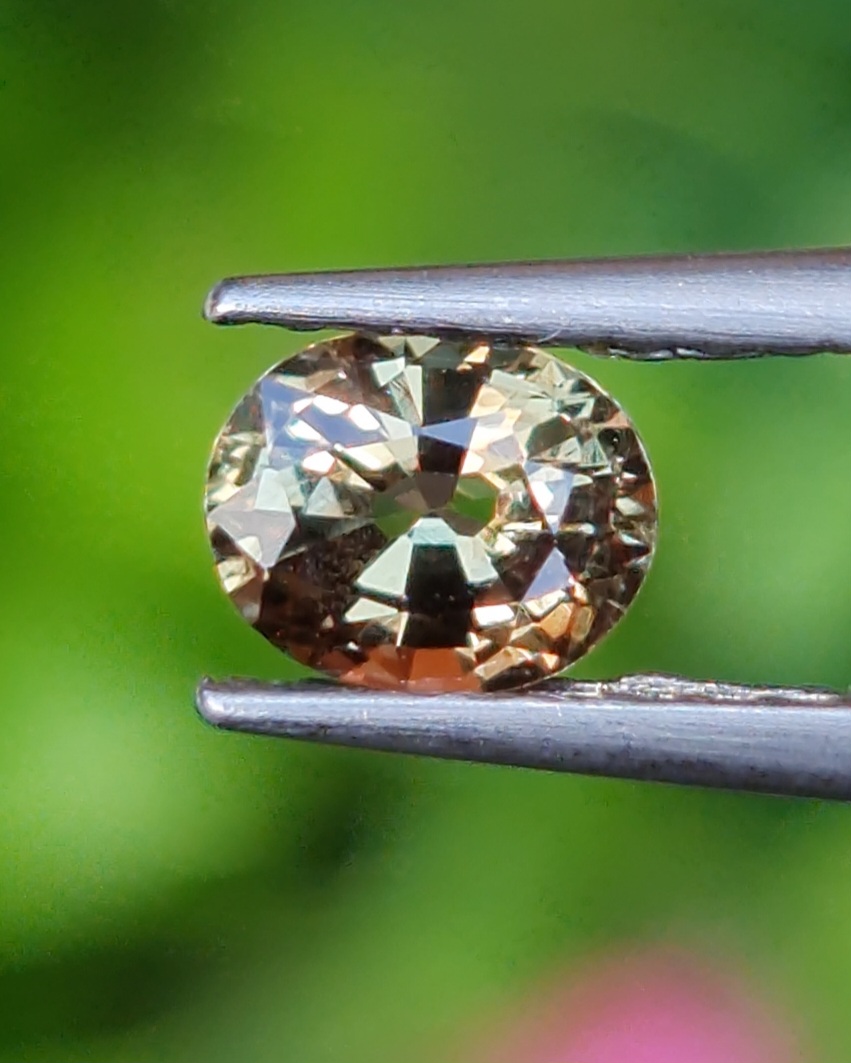พลอย อเล็กซานไดร์ (Natural Alexandrite Chrysoberyl) เจ้าสามสี 0.41 กะรัต (Cts.) พร้อมใบเซอร์ พลอยแท้ อัญมณีมงคลประจําวันเกิด เครื่องประดับพลอย
