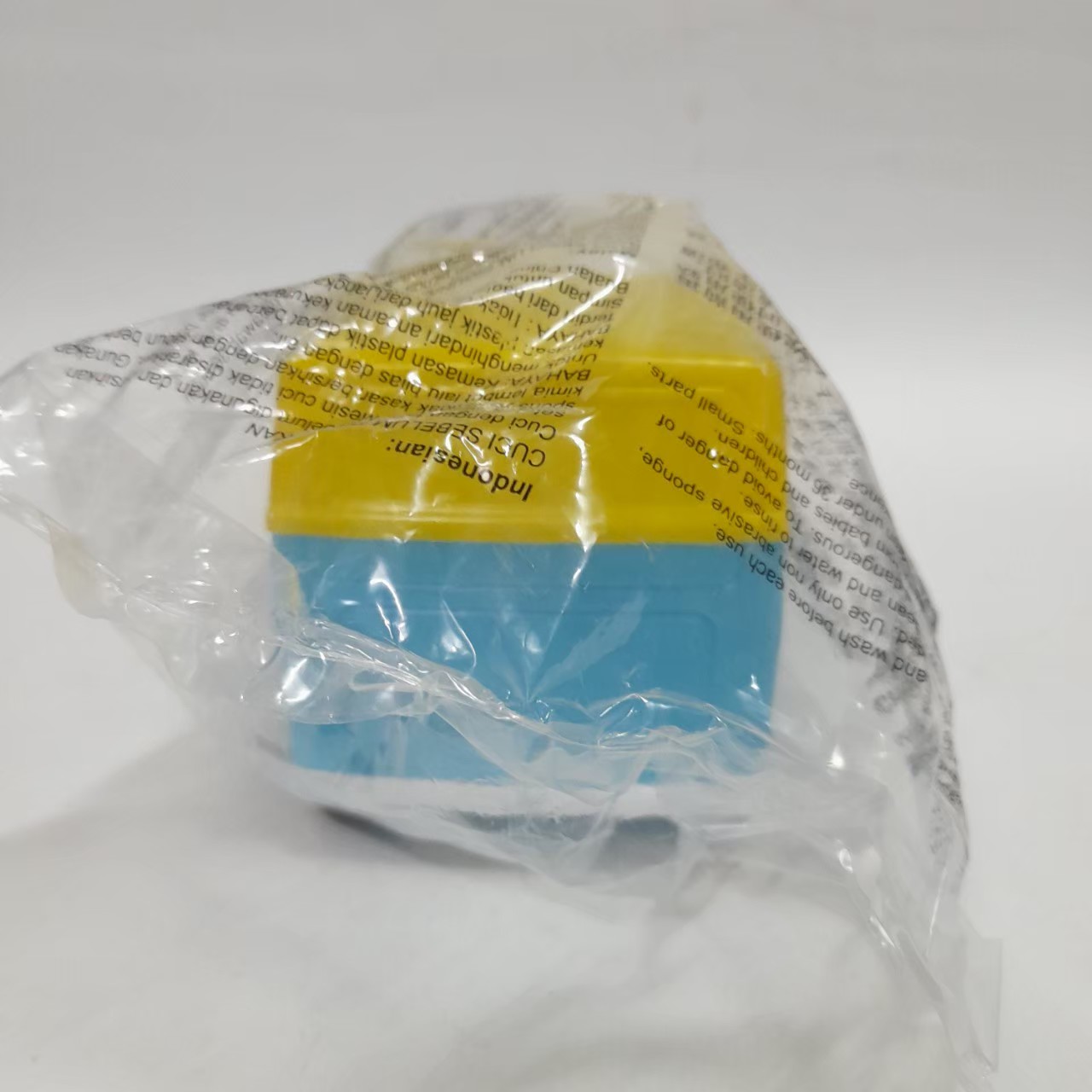 พรีเมี่ยมแถมจากผลิตภัณฑ์ เนสเล่ย์ รถตู้ลายมินเนี่ยน ขนาดตามรูป ยังไม่แกะแพค สภาพเดิมๆj