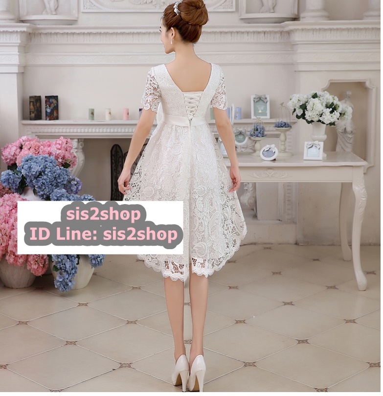 พร้อมส่ง ชุดราตรีสั้น สีขาว แขนสั้น หน้าสั้นหลังยาว แต่งลูกไม้ และโบว์ ช่วงเอว