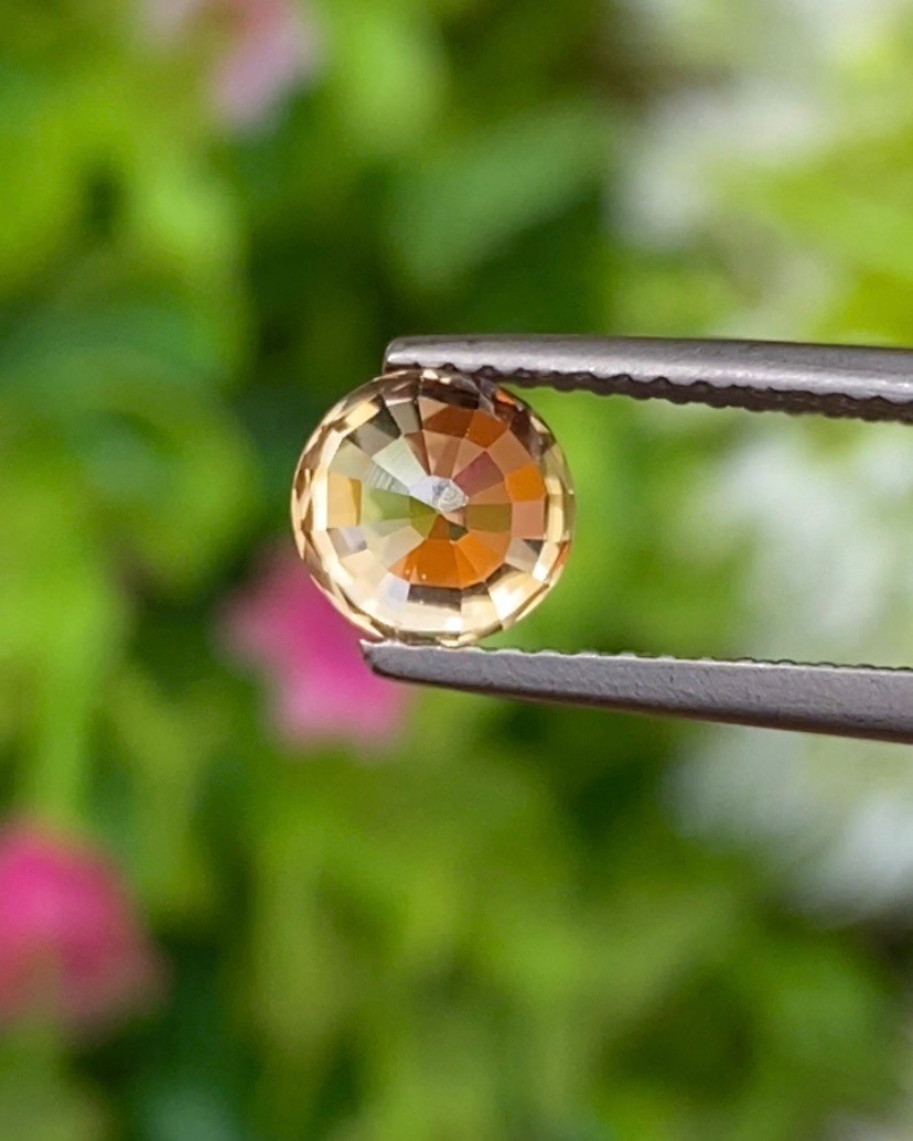พลอย เพทาย (Zircon) 1.65 กะรัต (Cts.) พลอยแท้ อัญมณีมงคลประจําวันเกิด เครื่องประดับพลอย