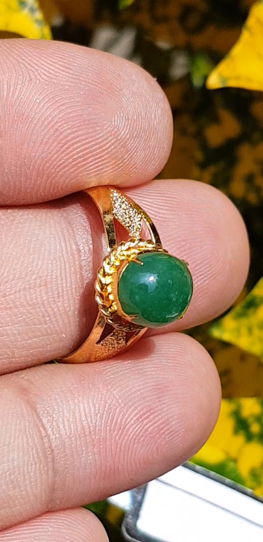 หยก พม่า แท้ Jade แหวนหยก 翡翠戒指 (Jadeite ring) ดิบ 2.19 กะรัต (Cts.) Size 58 ไม่ผ่านการปรับปรุง (Type A) พม่า (Myanmar)