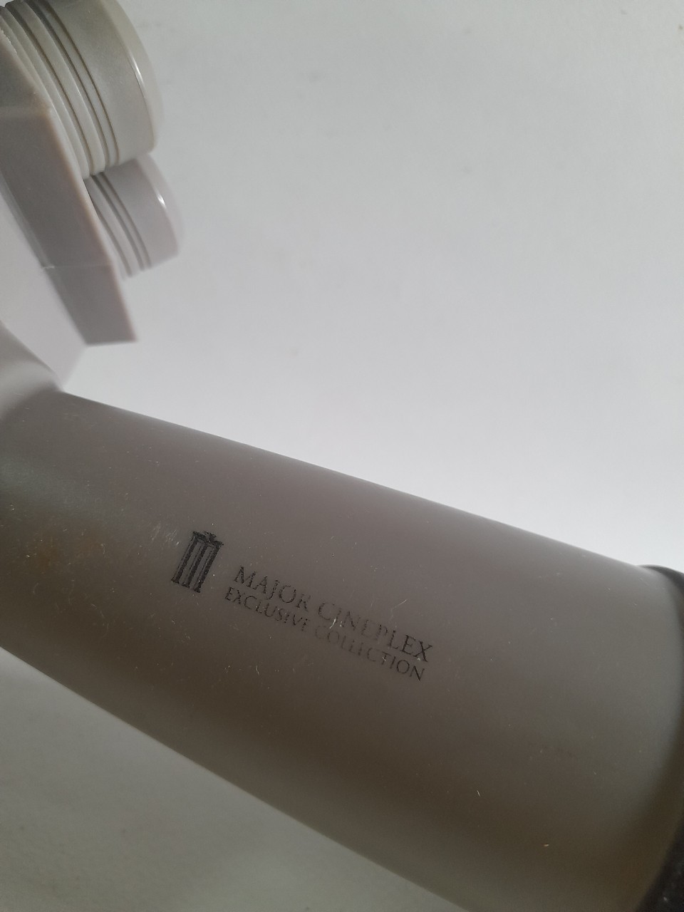 มีหลายภาพ ฆ้อนธอว์ Thor จาก ภาค Ragnarok `งานพรีเมี่ยมโรงหนัง ขนาดตามภาพ ใส่น้ำหรือเป็นออมสิน ของมีตามภาพ