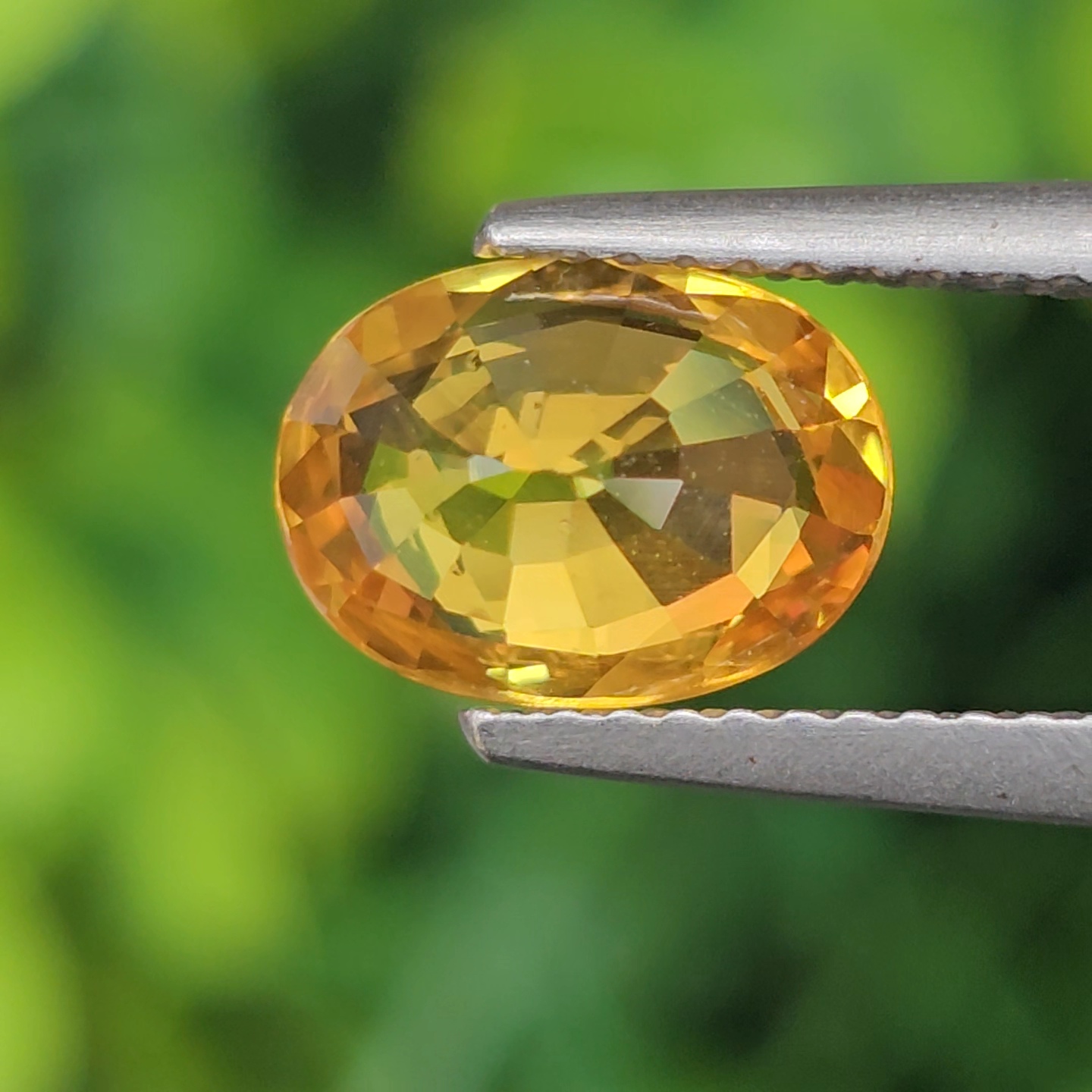พลอย บุษราคัม yellow sapphire 2.33 กะรัต (Cts.) พลอยแท้ อัญมณีมงคลประจําวันเกิด เครื่องประดับพลอย