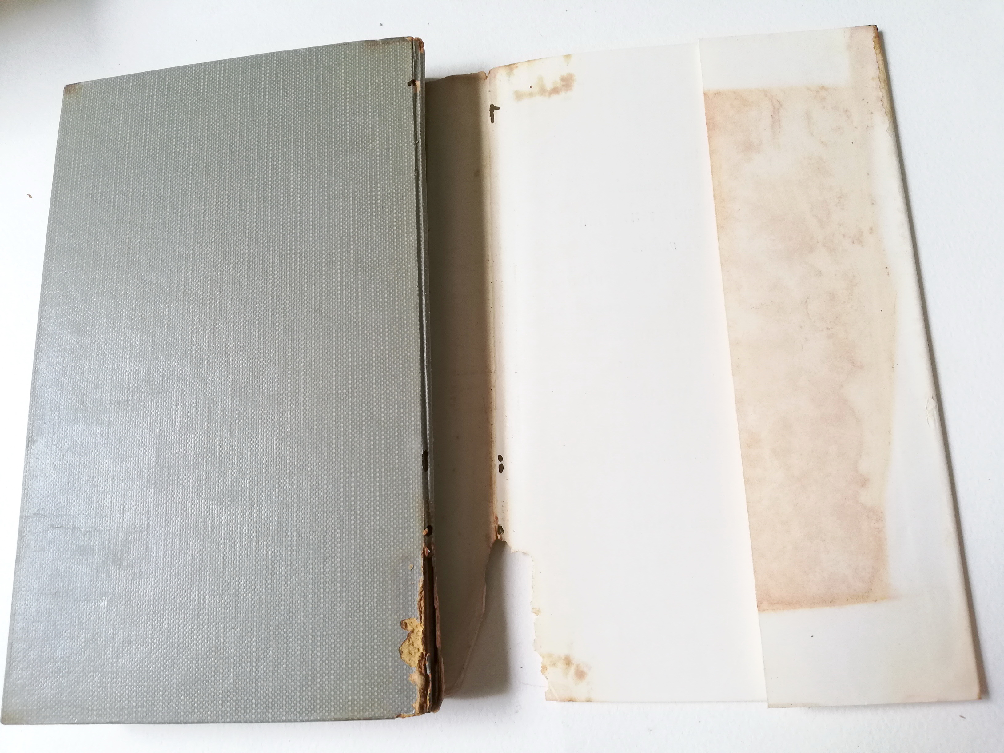 หนังสือนิยายเก่ามาก **มีตำหนิตามภาพ "เจน แอร์" จาก JANE EYRE โดย CHARLOTTE BRONTE จบในเล่ม เรื่องราวชีวิต ความรัก และการผจญภัยของยอดหญิงคนหนึ่ง ที่สวยและมีจิตใจงดงาม และได้พกบรักกับชายสูงศักดิ์ ซึ่งเป็นความรักต้องห้าม...