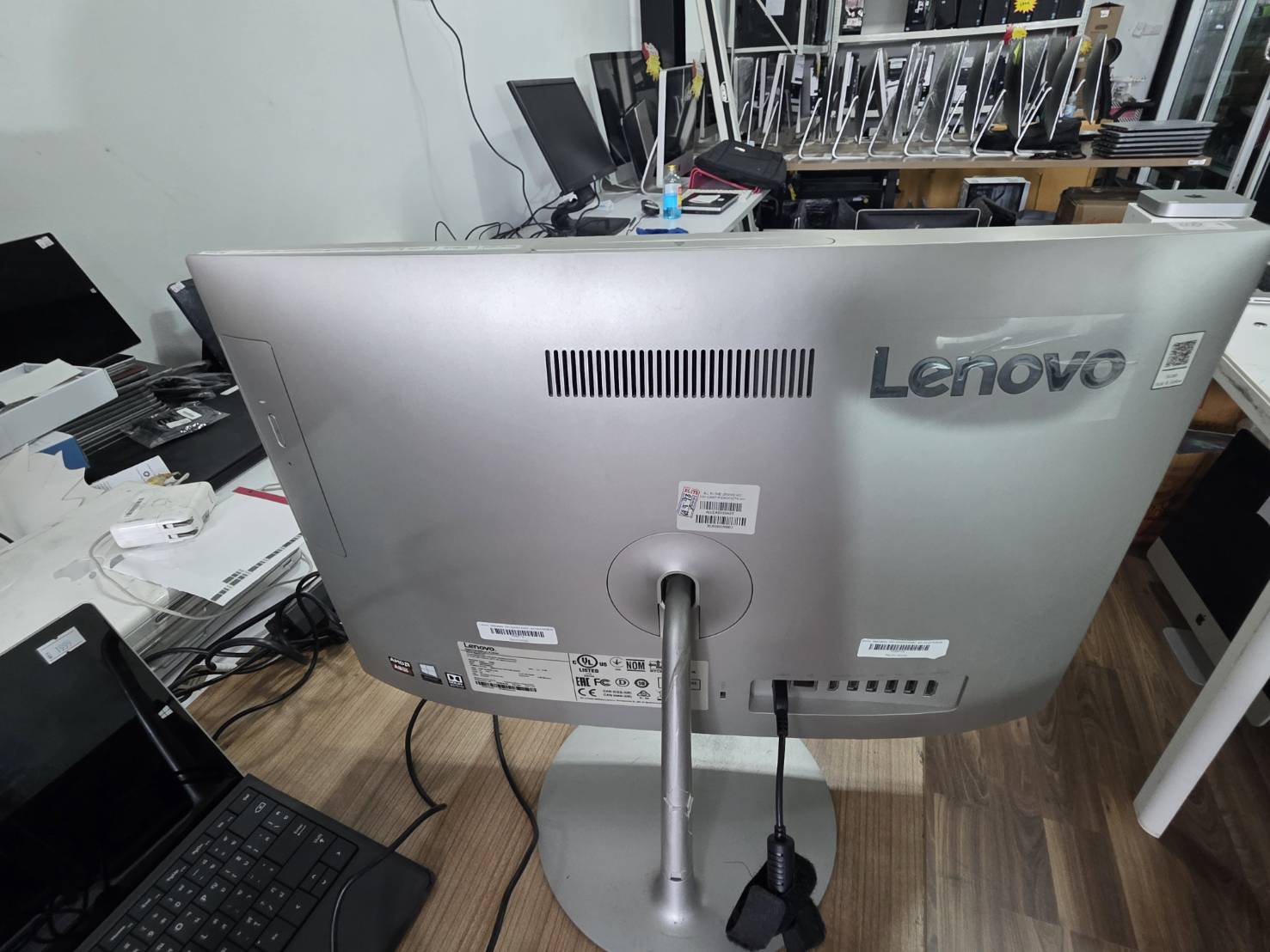 Lenovo ideacentre 520-22AST(AMD A9-9420/4GB/HDD 1TB)+Adapter จอไบท์จาง ๆ มากๆ