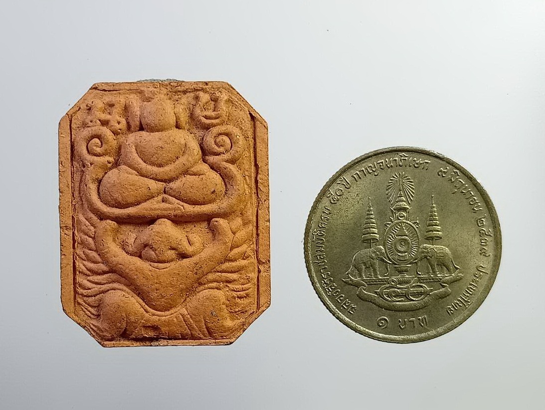 ผ2739 พระเนื้อดิน หลวงพ่อปาน วัดบางนมโค พิมพ์ขี่ครุฑ หลังยันต์เกราะเพชร ออกวัดศาลพันท้ายนรสิงห์ จ.สมุทรสาคร ปี2553