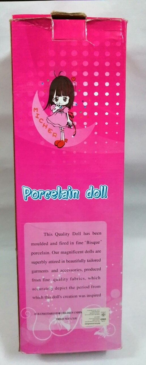 ของสะสม ตุ๊กตาพอร์ซเลน Porcelain doll ตุ๊กตาเด็กหญิงผมเปีย แต่งกายแนววินเทจน่ารัก ใส่หมวกลายเดียวกับชุด **ตุ๊กตาติดหมวก ตาหลุด 1 ข้าง ตามภาพที่2 ***สภาพเก่าเก็บสะสม ขนาด สูง 42 ซม.