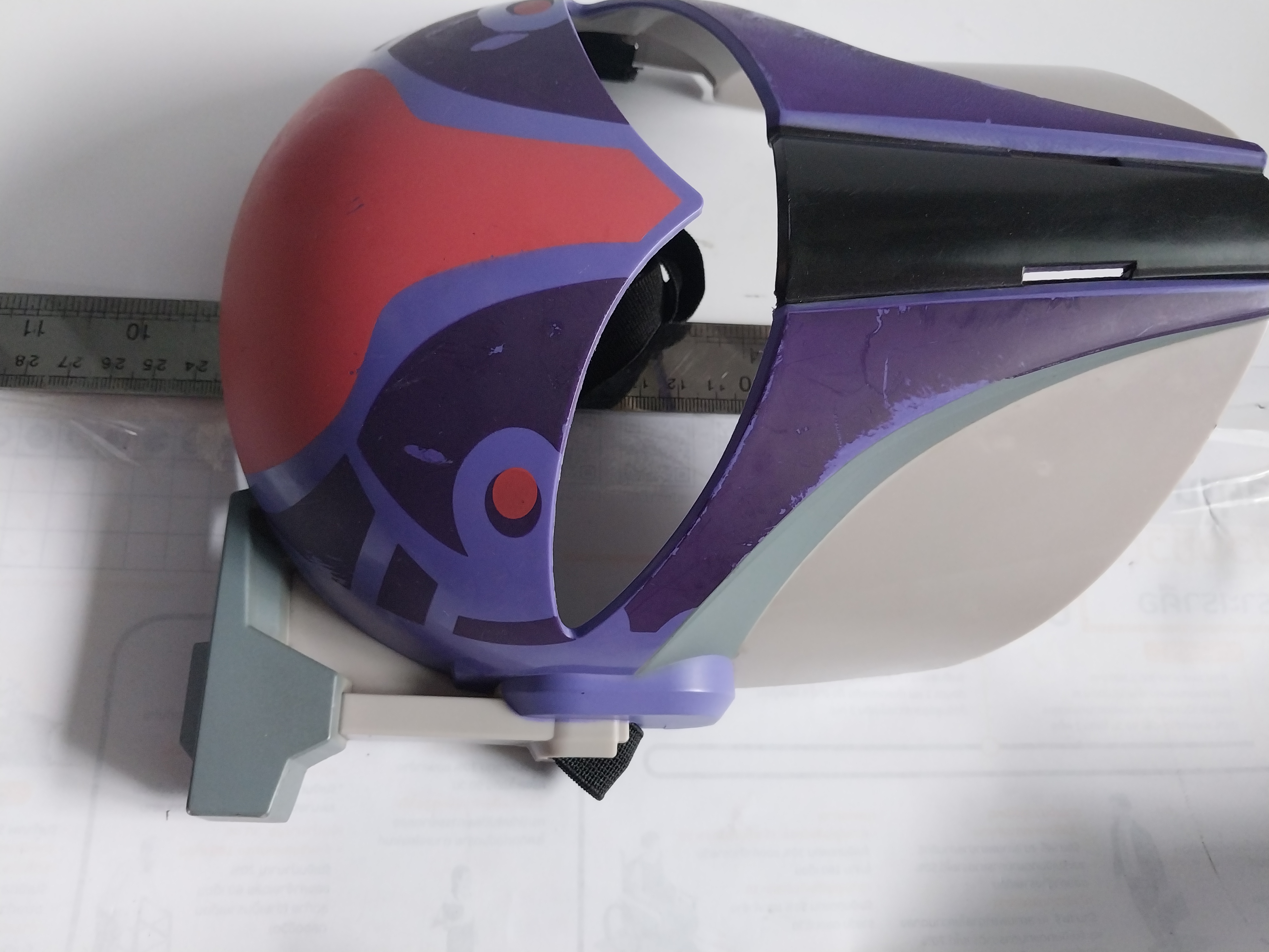 มีหลายภาพของสะสม Star Wars Sabin Wren ชิ้นงานพลาสติกหนาของแท้มีปั๊ม