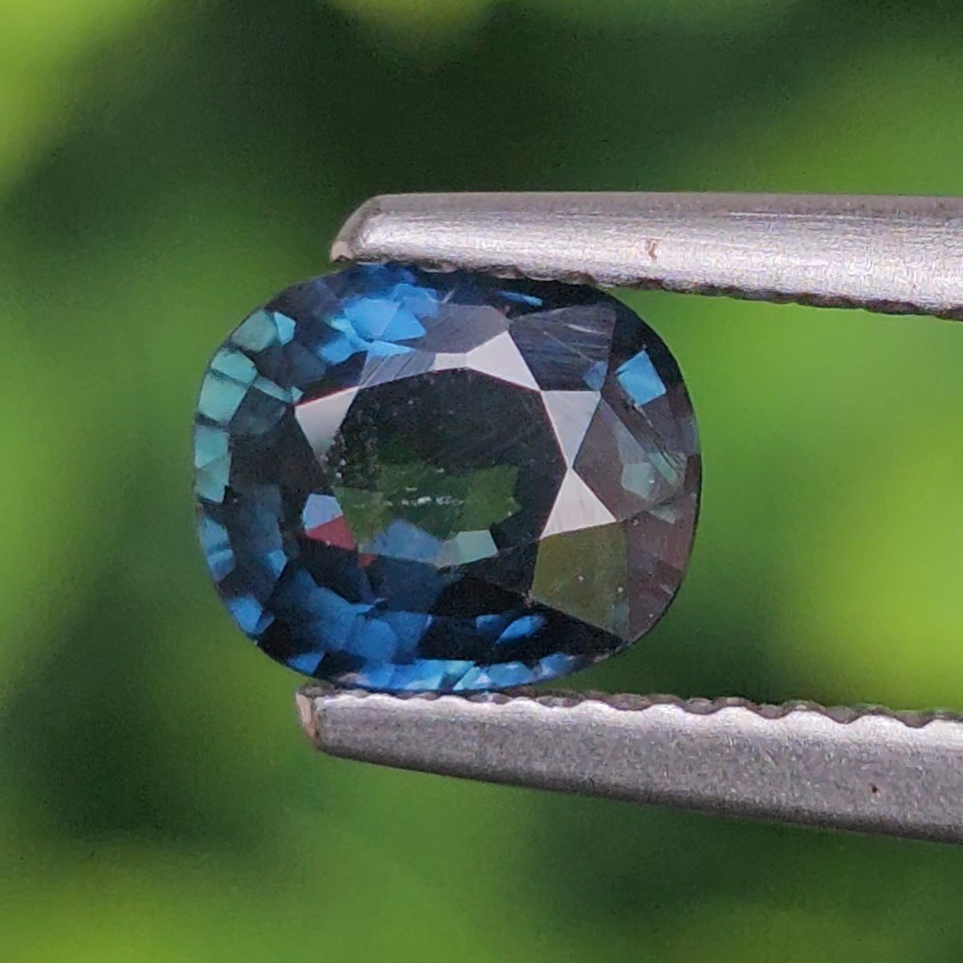 พลอย ไพลิน Blue Sapphire 1.00กะรัต (Cts.) ดิบ (Unheated ) พลอยแท้ อัญมณีมงคลประจําวันเกิด เครื่องประดับพลอย