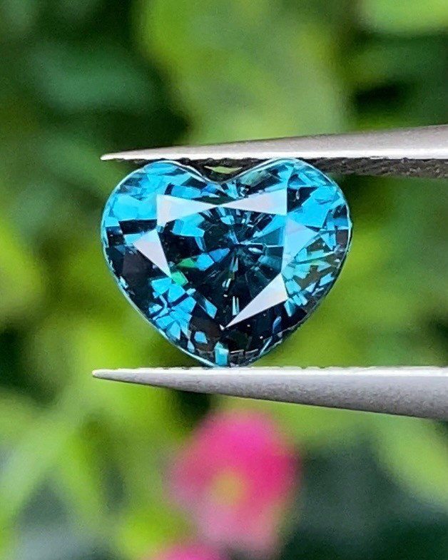 พลอย เพทาย (Zircon) 3.44 กะรัต (Cts.) พลอยแท้ อัญมณีมงคลประจําวันเกิด เครื่องประดับพลอย