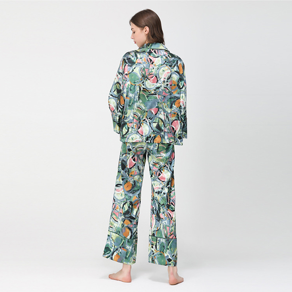 🚩พร้อมส่ง🚩ชุดนอนซาตินเกรดพรีเมี่ยม Silk Satin สีเขียวทอลายทั้งตัว คัดติ้งสวยงานดีมากค่ะ (ST140)