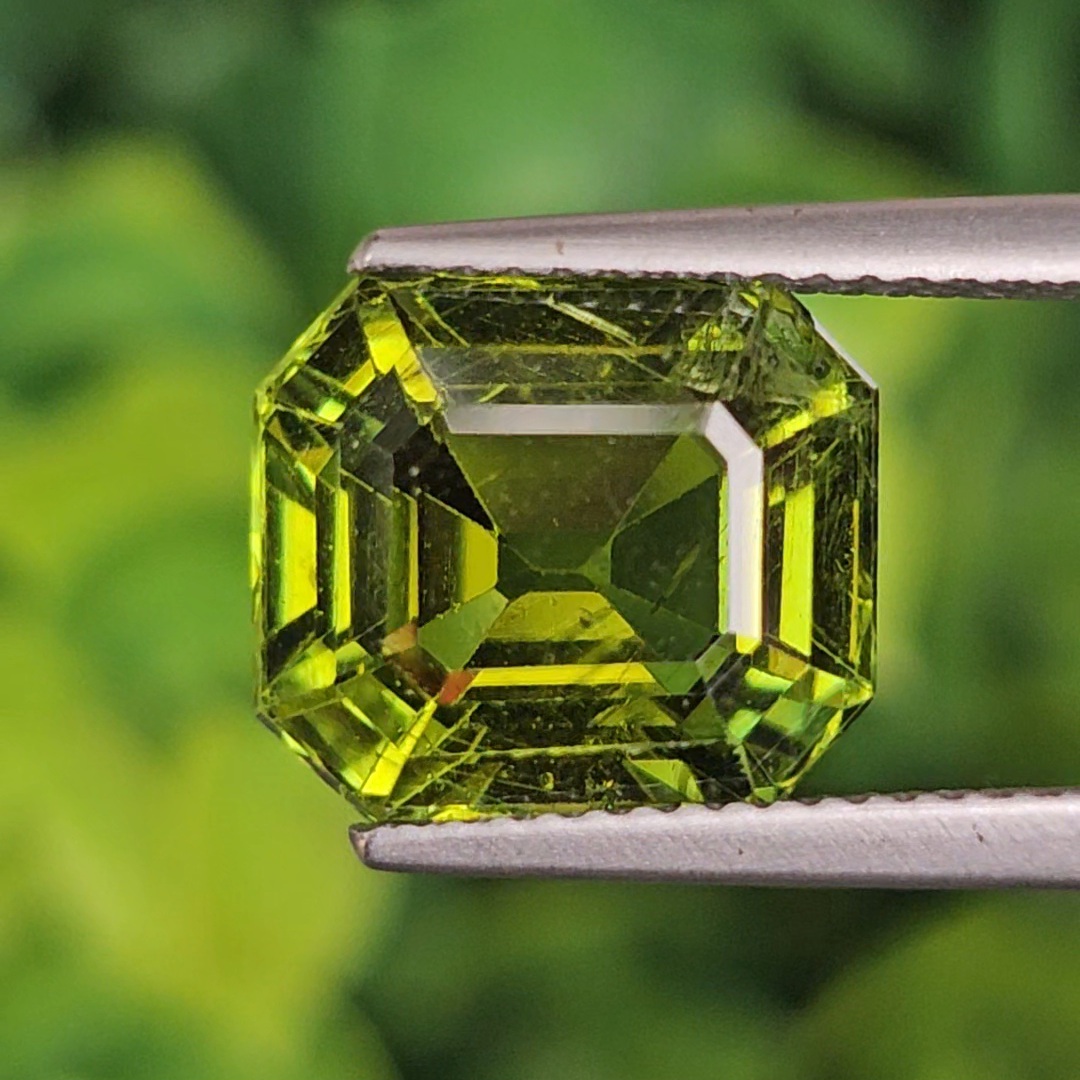 พลอย กรีน ทัวร์มารีน (Green Tourmaline) 6.35 กะรัต (Cts.) อัญมณีมงคลประจําวันเกิด เครื่องประดับพลอย