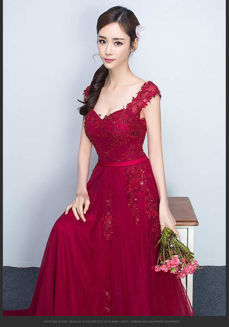 Pre-order ชุดราตรียาว ผ้าตาข่าย แขนกุด แต่งลูกไม้ สีแดง ปักดิ้นด้วยเพชร มุก สวย สง่า เรียบหรู