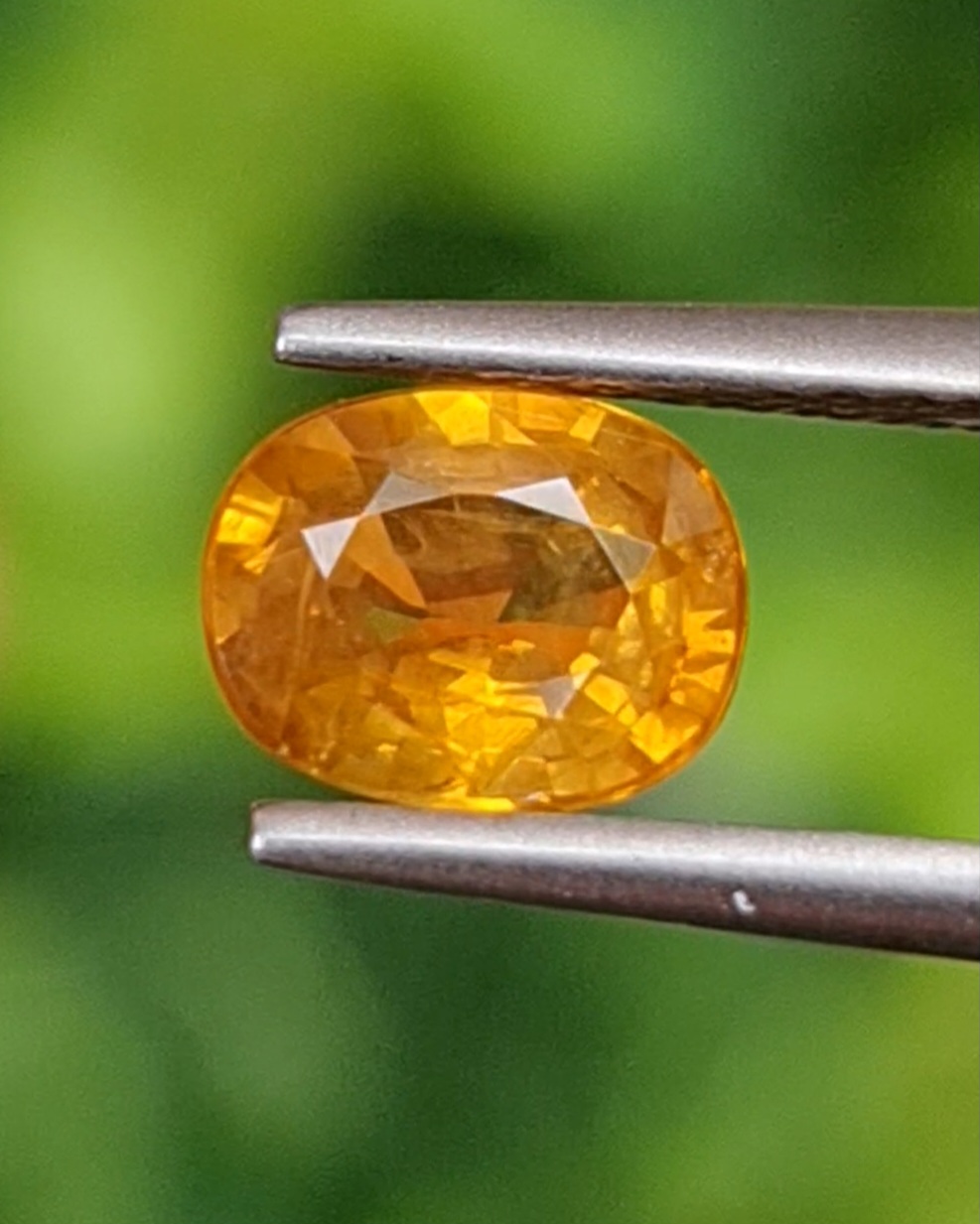 พลอย บุษราคัม yellow sapphire 1.07 กะรัต (Cts.) พลอยแท้ อัญมณีมงคลประจําวันเกิด เครื่องประดับพลอย
