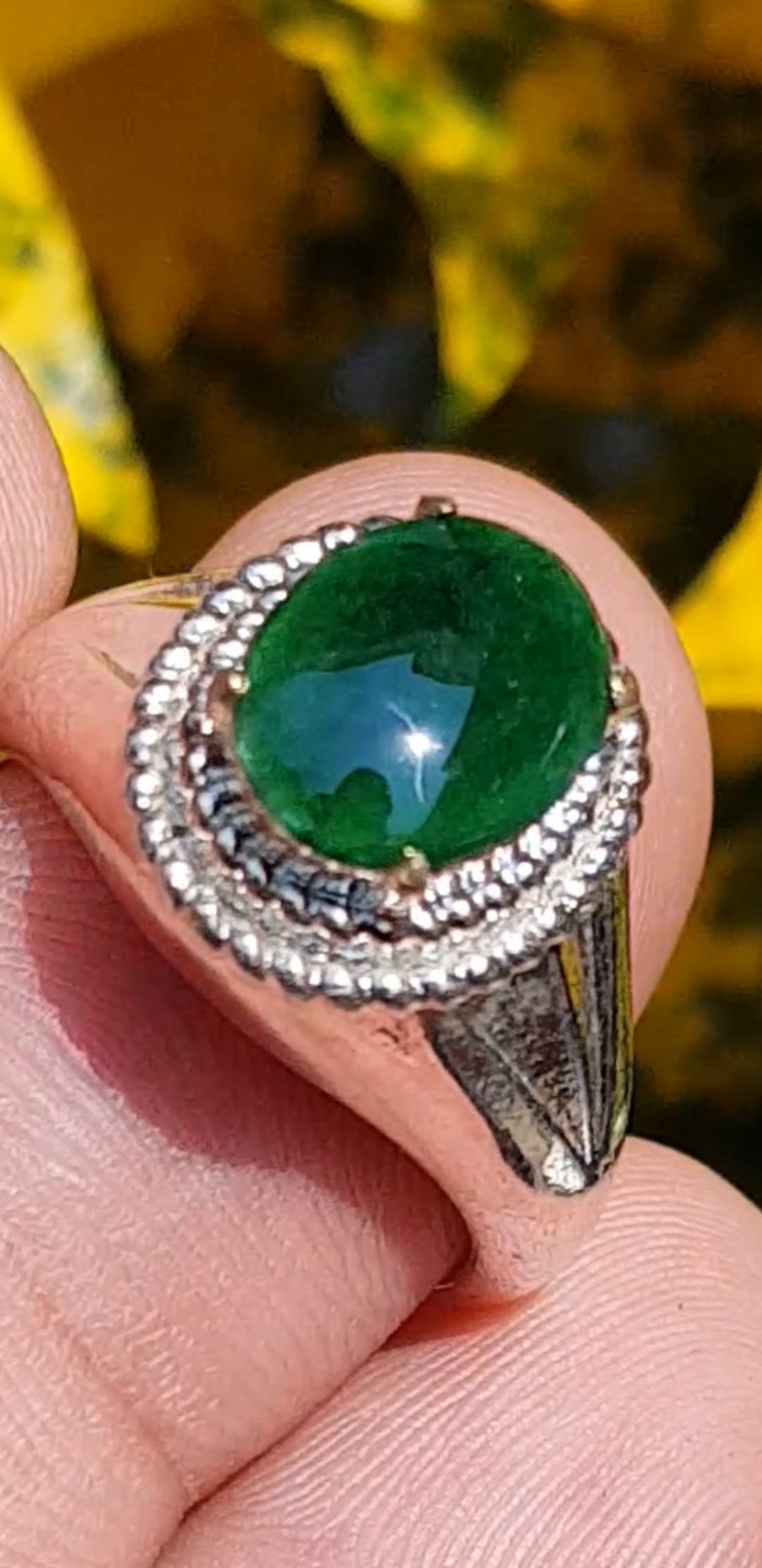 หยก พม่า แท้ Jade แหวนหยก 翡翠戒指 (Jadeite ring) 1.23 กะรัต (Cts.) ดิบ ไม่ผ่านการปรับปรุง (Type A) พม่า (Myanmar)