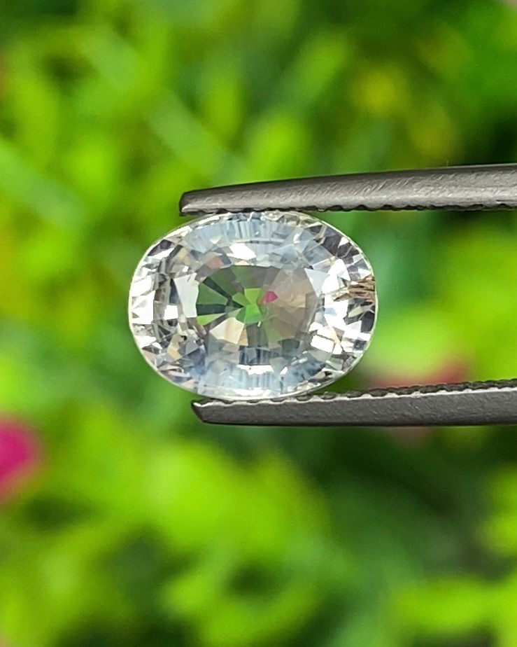 พลอย ขาว ไวท์ แซฟไฟร์ White Sapphire 2.08 กะรัต (Cts.) พลอยแท้ อัญมณีมงคลประจําวันเกิด เครื่องประดับพลอย
