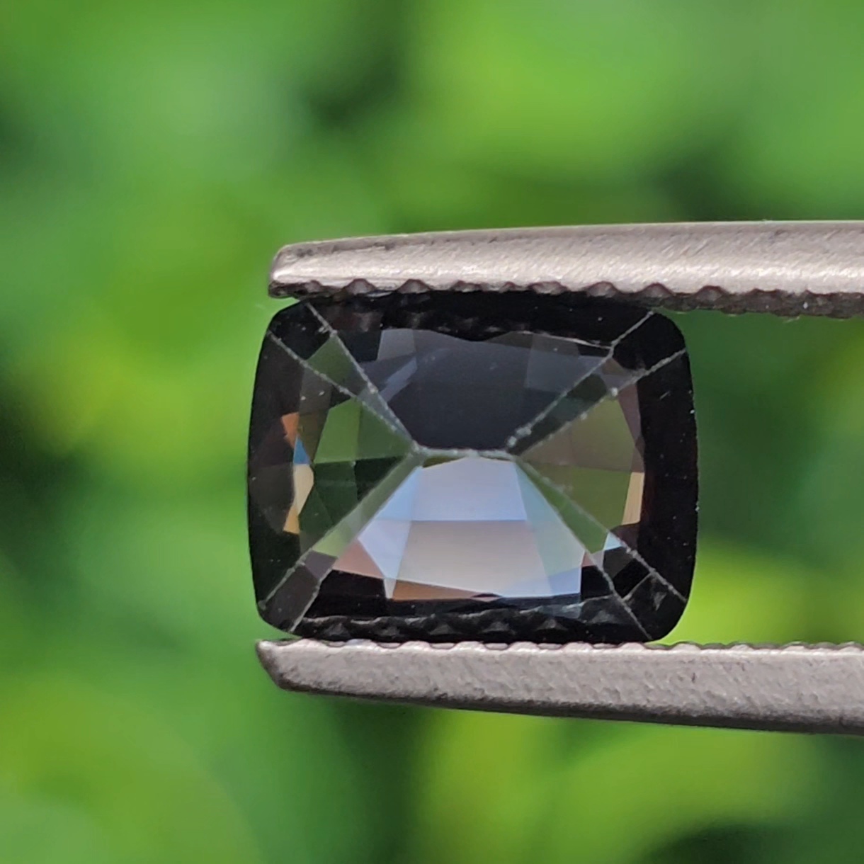 สปิเนล พม่า (Spinel Myanmar) 1.27 กะรัต (Cts.) พลอยแท้ อัญมณีมงคลประจําวันเกิด เครื่องประดับพลอย